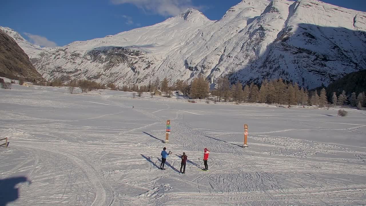 Bessans Village, Carreley  Ski Slopes & Mont L'Albaron Mountain View Live Cam - Bessans, Saint-Jean-de-Maurienne, Savoie, Auvergne-Rhône-Alpes, France