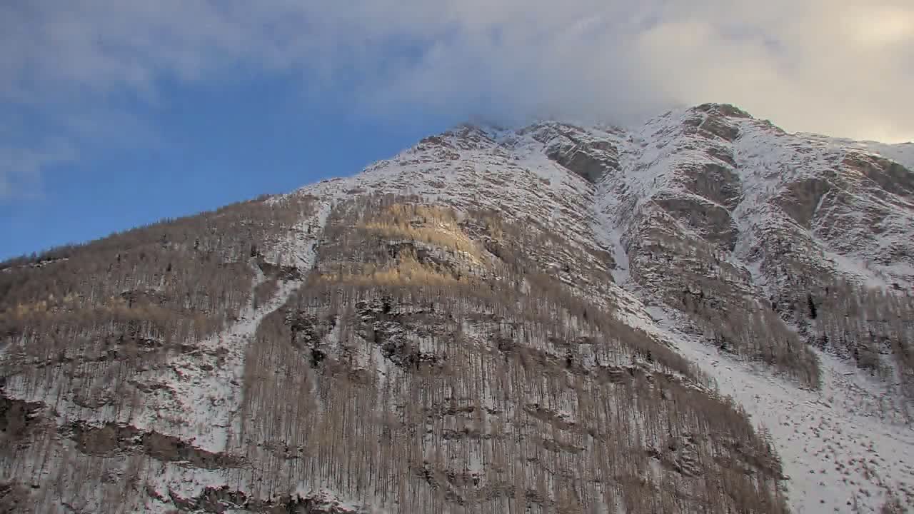 Bessans Village, Carreley  Ski Slopes & Mont L'Albaron Mountain View Live Cam - Bessans, Saint-Jean-de-Maurienne, Savoie, Auvergne-Rhône-Alpes, France