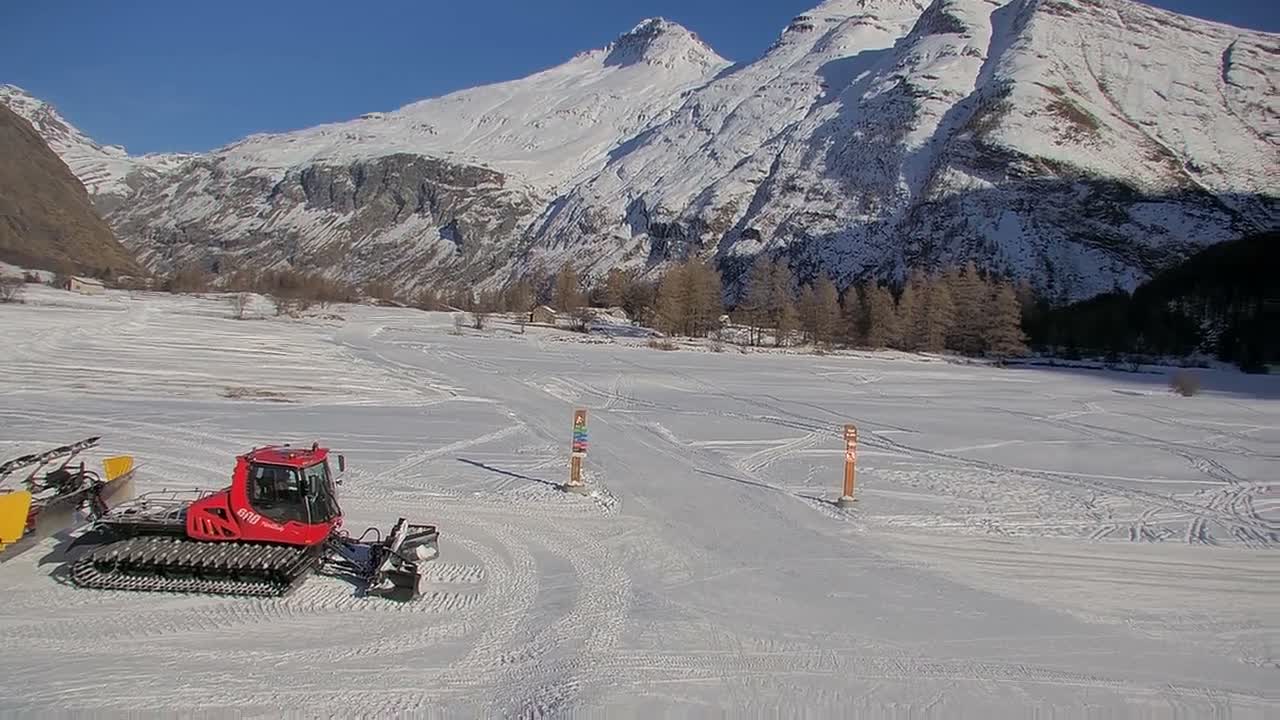 Bessans Village, Carreley  Ski Slopes & Mont L'Albaron Mountain View Live Cam - Bessans, Saint-Jean-de-Maurienne, Savoie, Auvergne-Rhône-Alpes, France