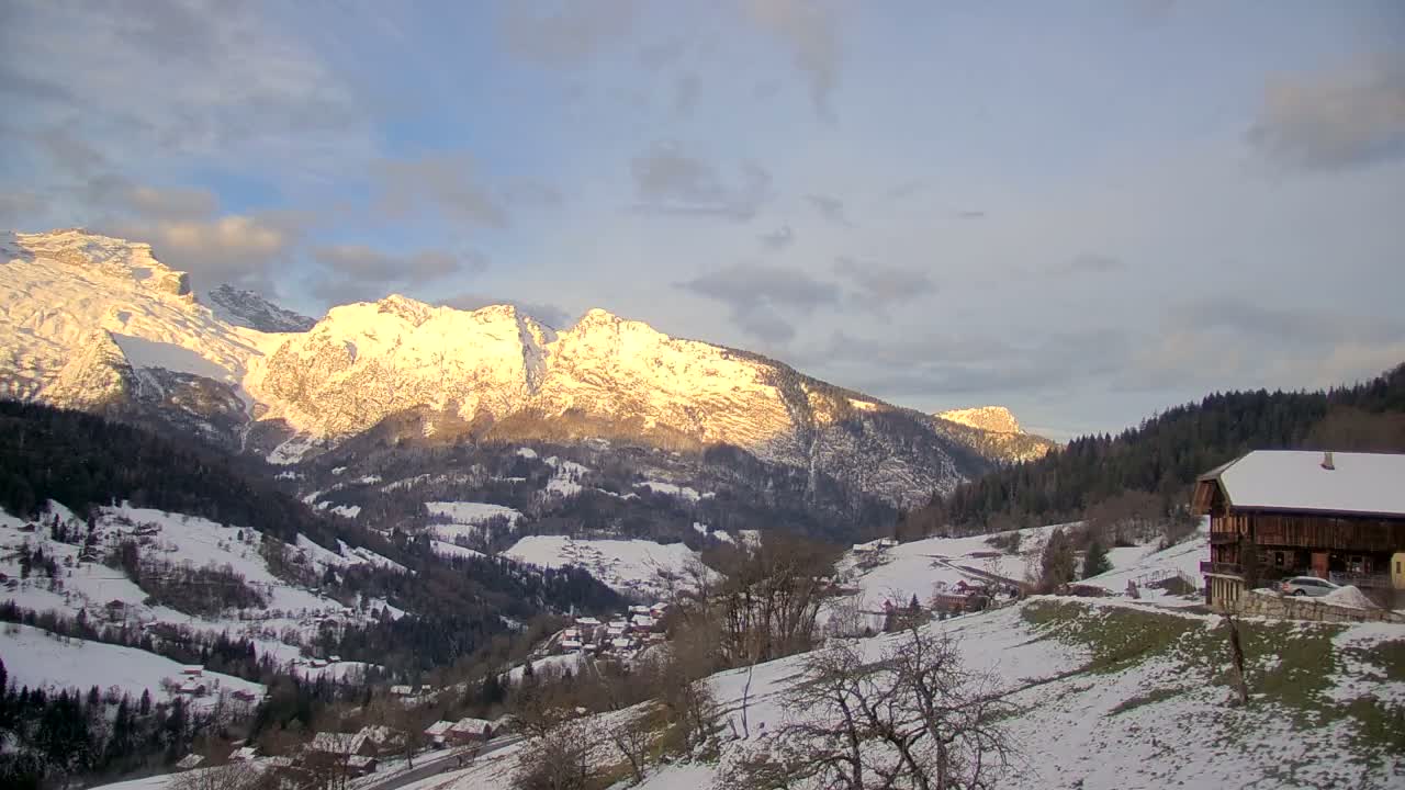 Annecy,  Manigod  Village Live Cam - Annecy, Haute-Savoie, Auvergne-Rhône-Alpes, France