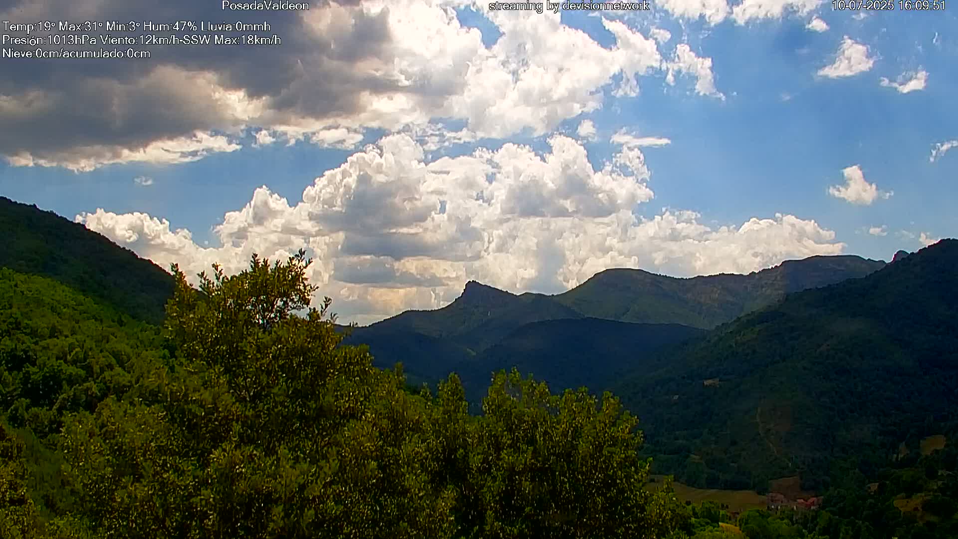 Picos de Europa Peaks & Posada de Valdeon Village  Live Cam - León, Castila&Leon, Spain