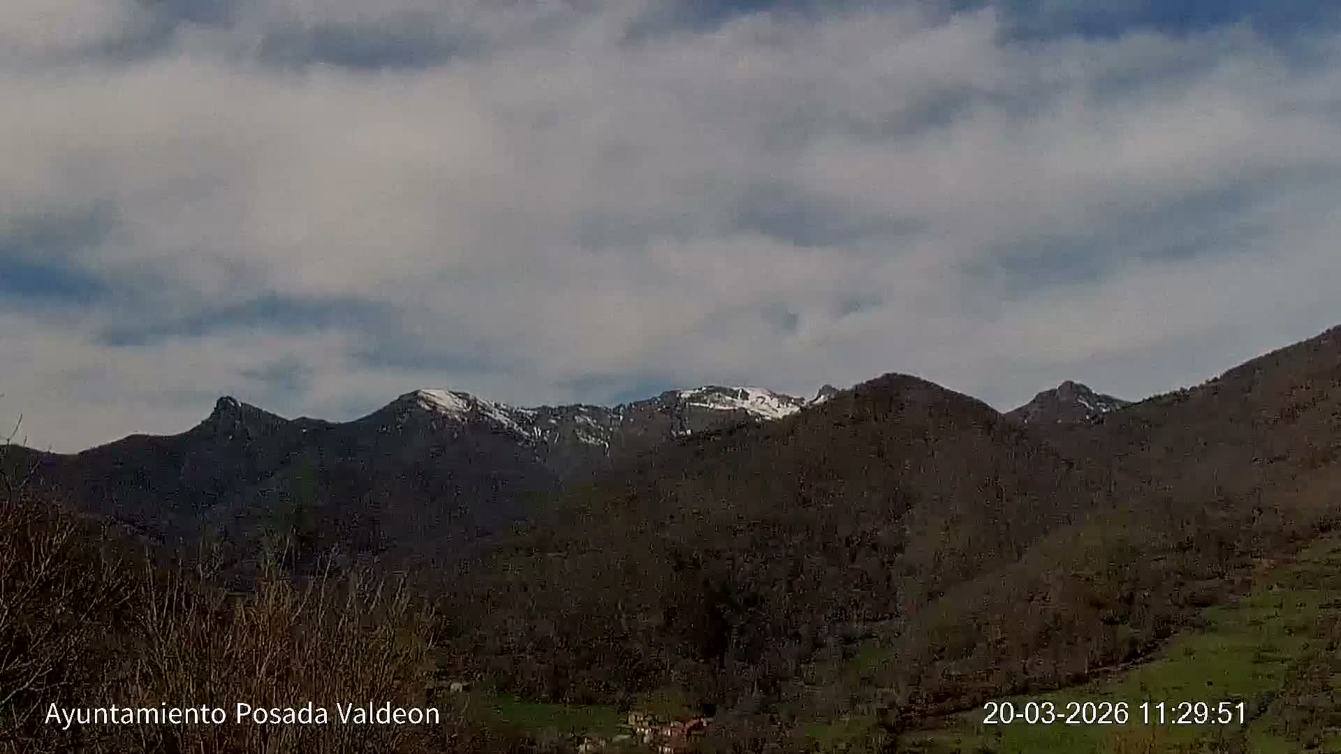 Picos de Europa Peaks & Posada de Valdeon Village  Live Cam - León, Castila&Leon, Spain