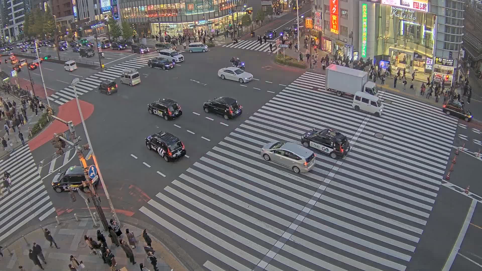 Tokyo, Shinjuku, Ome-kaido Avenue & Otakibashi-dori O Guard Intersection Scramble Crossing ( 東京 新宿青梅街道・小滝橋通り大ガード交差点スクランブル交差点) Live Cam  - Nishishinjuku, Shinjuku-ku, Tokyo, Kantō, Honshu, Japan