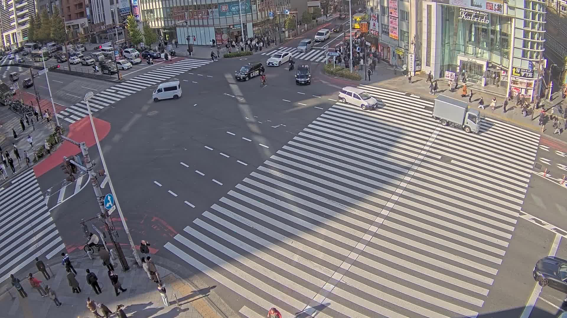 Tokyo, Shinjuku, Ome-kaido Avenue & Otakibashi-dori O Guard Intersection Scramble Crossing ( 東京 新宿青梅街道・小滝橋通り大ガード交差点スクランブル交差点) Live Cam  - Nishishinjuku, Shinjuku-ku, Tokyo, Kantō, Honshu, Japan