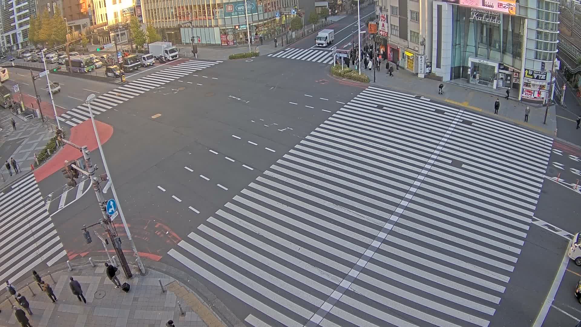 Tokyo, Shinjuku, Ome-kaido Avenue & Otakibashi-dori O Guard Intersection Scramble Crossing ( 東京 新宿青梅街道・小滝橋通り大ガード交差点スクランブル交差点) Live Cam  - Nishishinjuku, Shinjuku-ku, Tokyo, Kantō, Honshu, Japan
