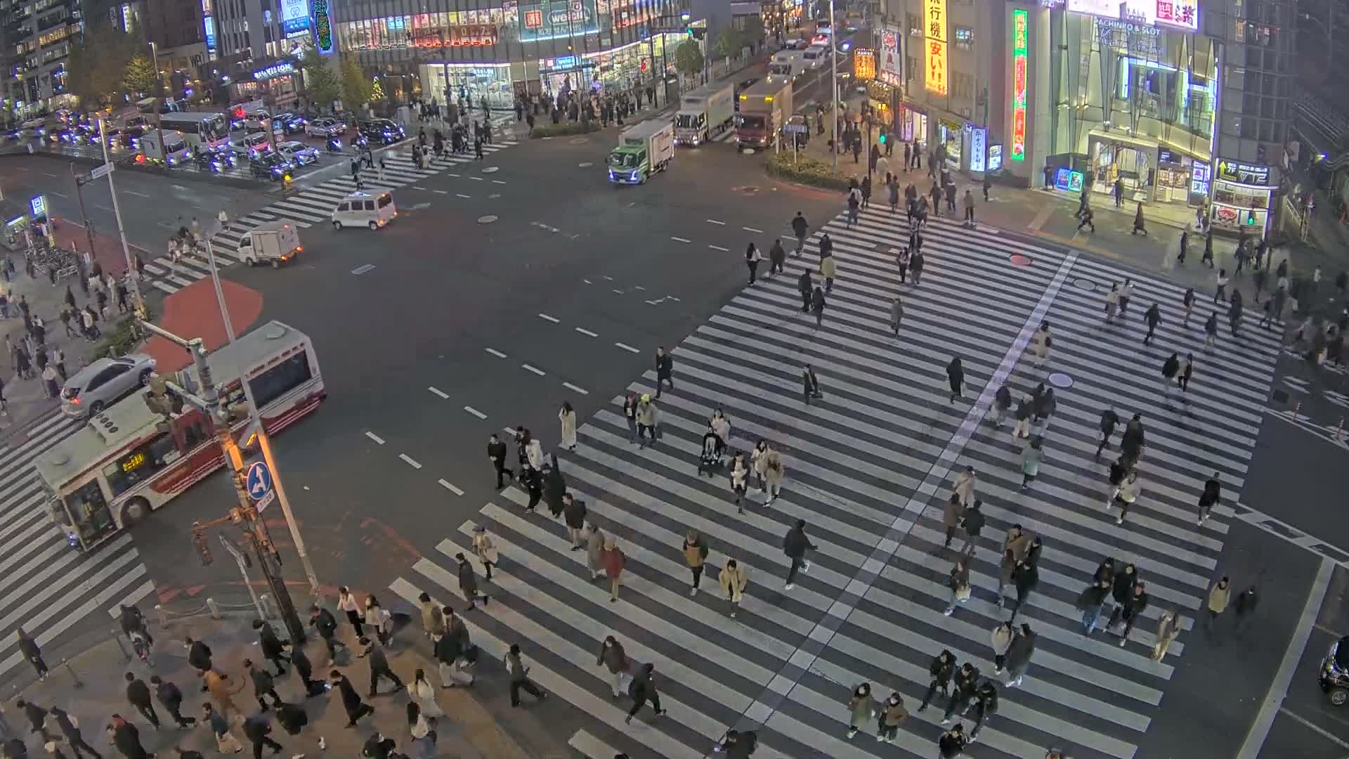 Tokyo, Shinjuku, Ome-kaido Avenue & Otakibashi-dori O Guard Intersection Scramble Crossing ( 東京 新宿青梅街道・小滝橋通り大ガード交差点スクランブル交差点) Live Cam  - Nishishinjuku, Shinjuku-ku, Tokyo, Kantō, Honshu, Japan