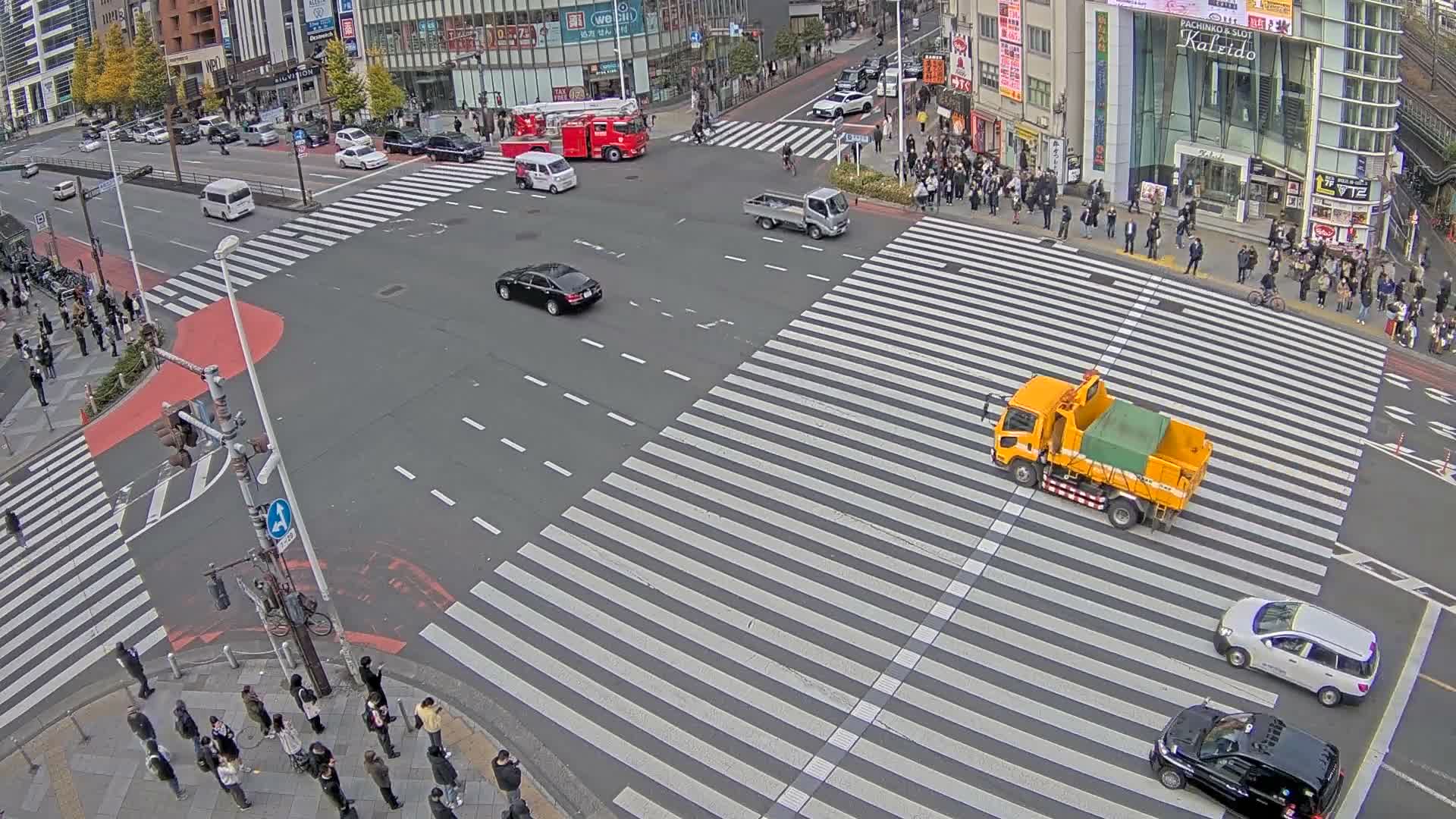 Tokyo, Shinjuku, Ome-kaido Avenue & Otakibashi-dori O Guard Intersection Scramble Crossing ( 東京 新宿青梅街道・小滝橋通り大ガード交差点スクランブル交差点) Live Cam  - Nishishinjuku, Shinjuku-ku, Tokyo, Kantō, Honshu, Japan