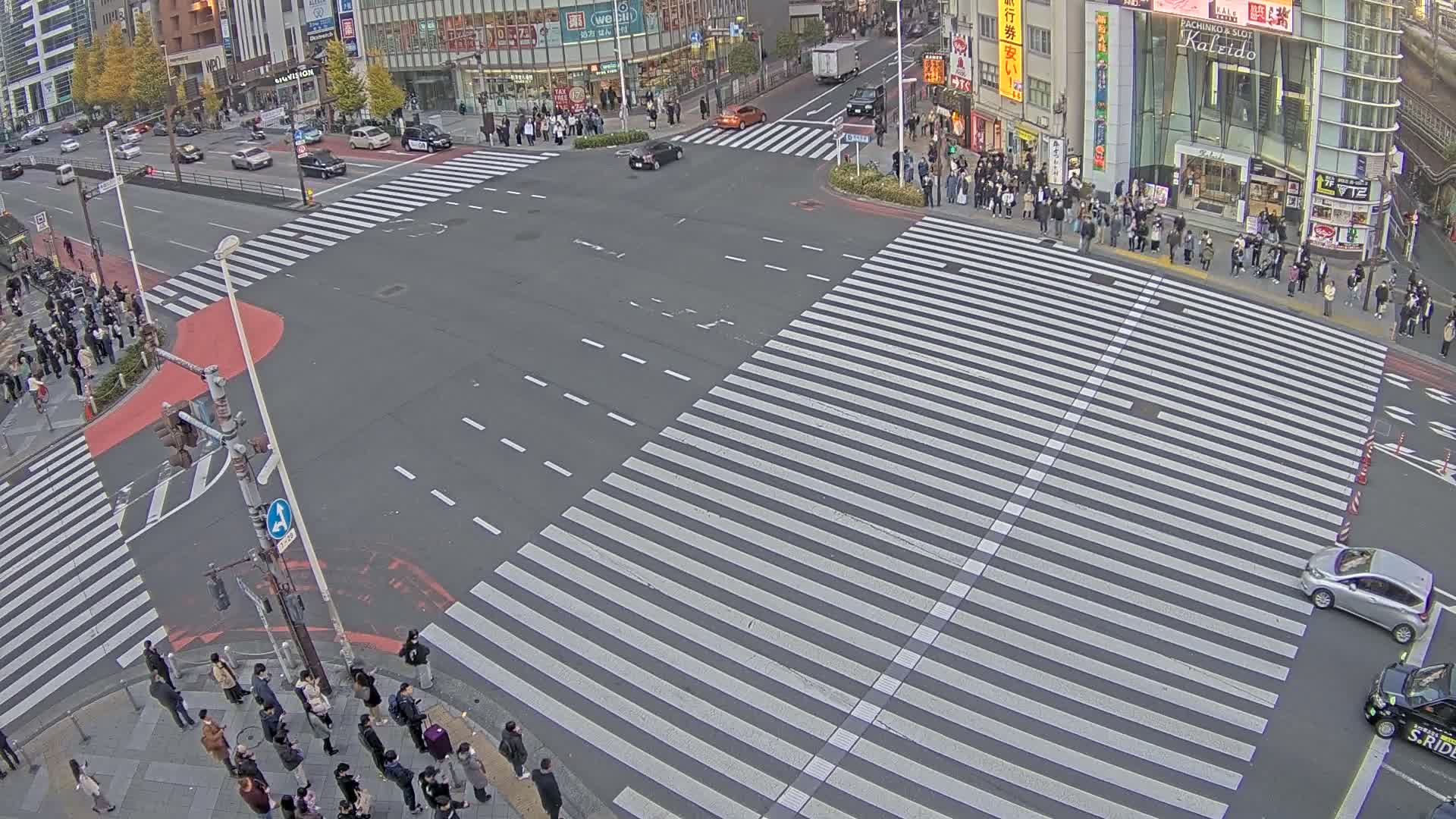 Tokyo, Shinjuku, Ome-kaido Avenue & Otakibashi-dori O Guard Intersection Scramble Crossing ( 東京 新宿青梅街道・小滝橋通り大ガード交差点スクランブル交差点) Live Cam  - Nishishinjuku, Shinjuku-ku, Tokyo, Kantō, Honshu, Japan
