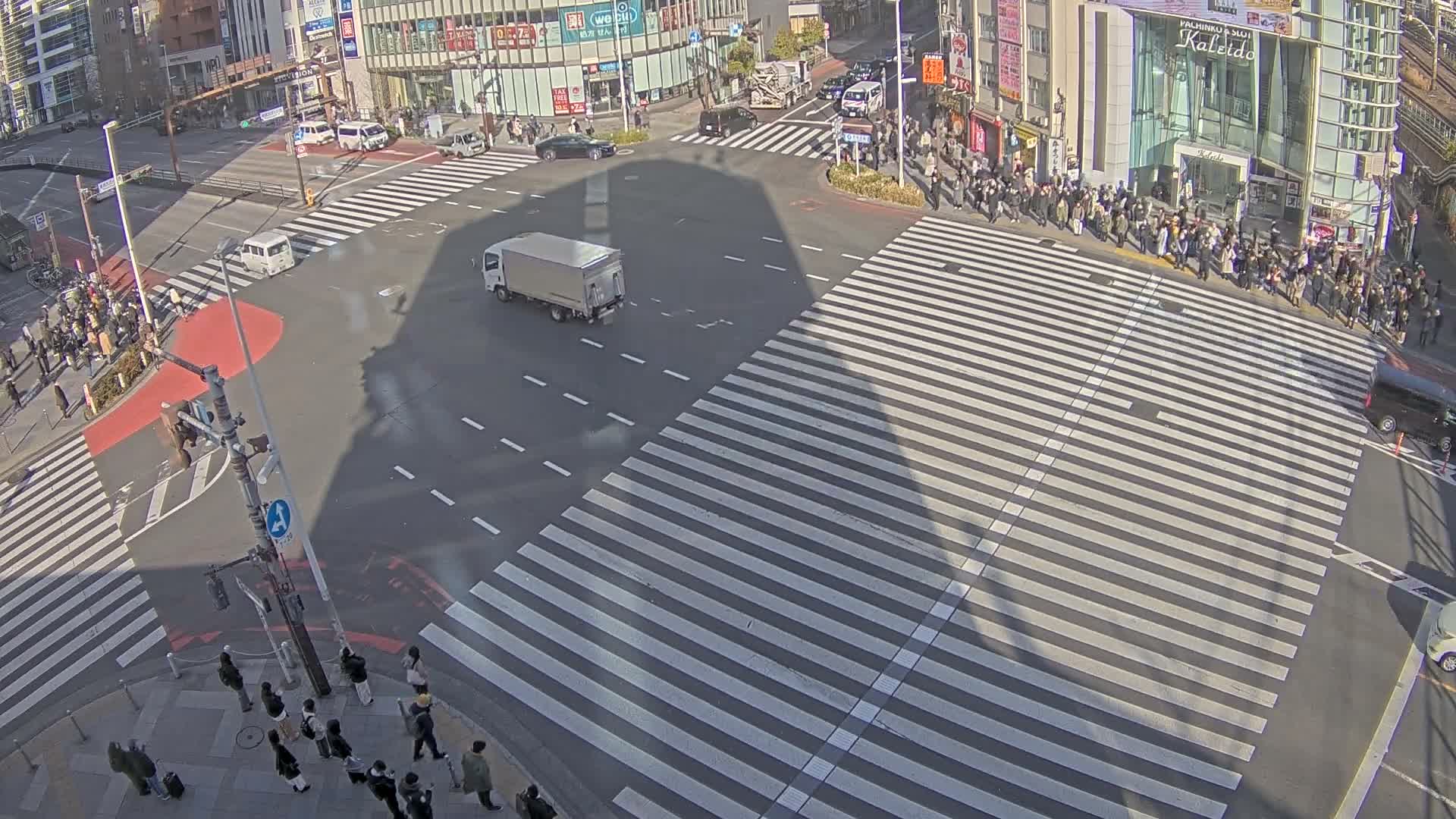 Tokyo, Shinjuku, Ome-kaido Avenue & Otakibashi-dori O Guard Intersection Scramble Crossing ( 東京 新宿青梅街道・小滝橋通り大ガード交差点スクランブル交差点) Live Cam  - Nishishinjuku, Shinjuku-ku, Tokyo, Kantō, Honshu, Japan