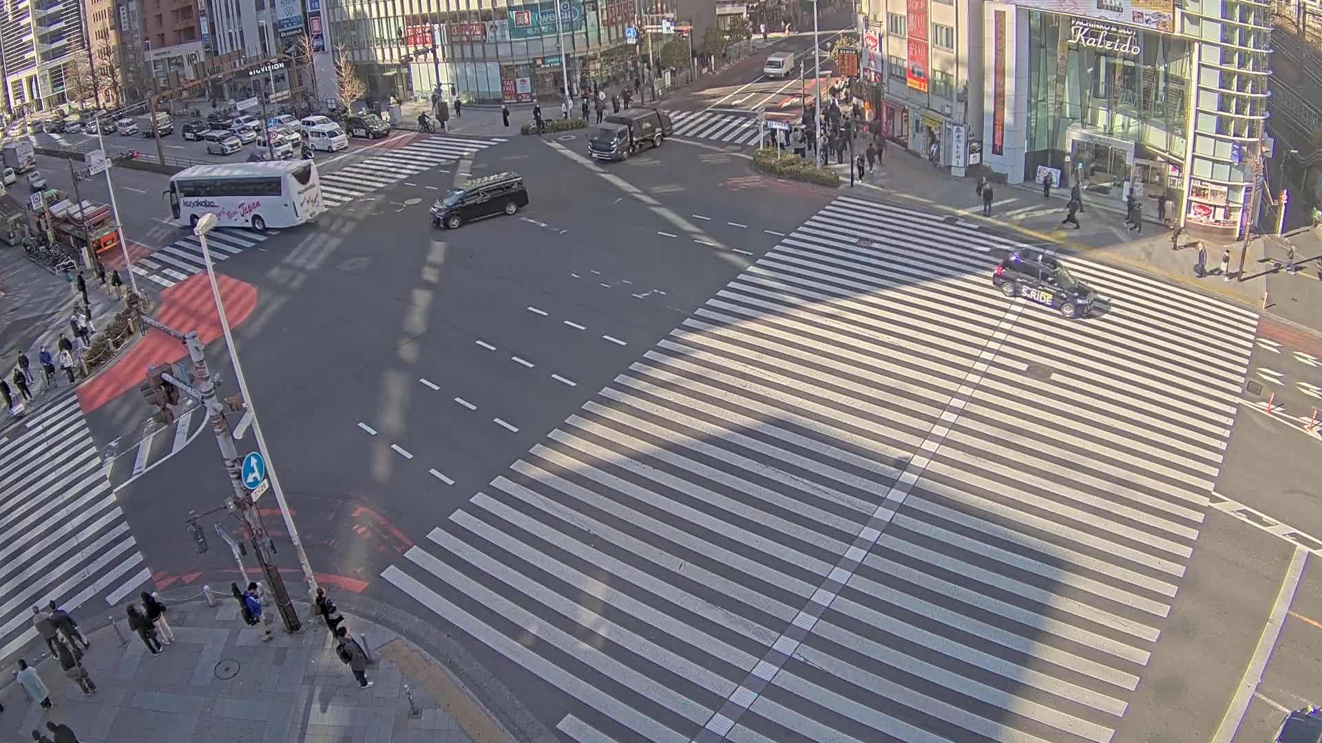 Tokyo, Shinjuku, Ome-kaido Avenue & Otakibashi-dori O Guard Intersection Scramble Crossing ( 東京 新宿青梅街道・小滝橋通り大ガード交差点スクランブル交差点) Live Cam  - Nishishinjuku, Shinjuku-ku, Tokyo, Kantō, Honshu, Japan