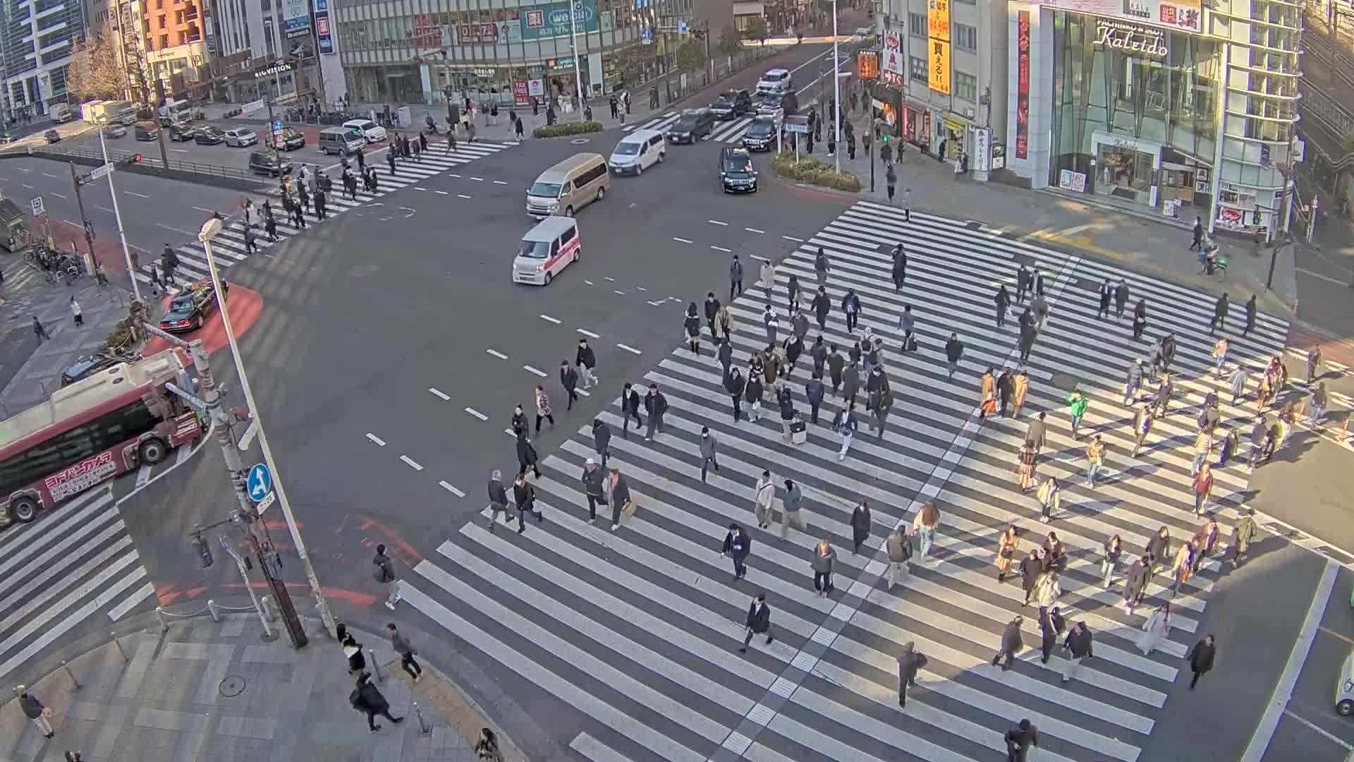 Tokyo, Shinjuku, Ome-kaido Avenue & Otakibashi-dori O Guard Intersection Scramble Crossing ( 東京 新宿青梅街道・小滝橋通り大ガード交差点スクランブル交差点) Live Cam  - Nishishinjuku, Shinjuku-ku, Tokyo, Kantō, Honshu, Japan