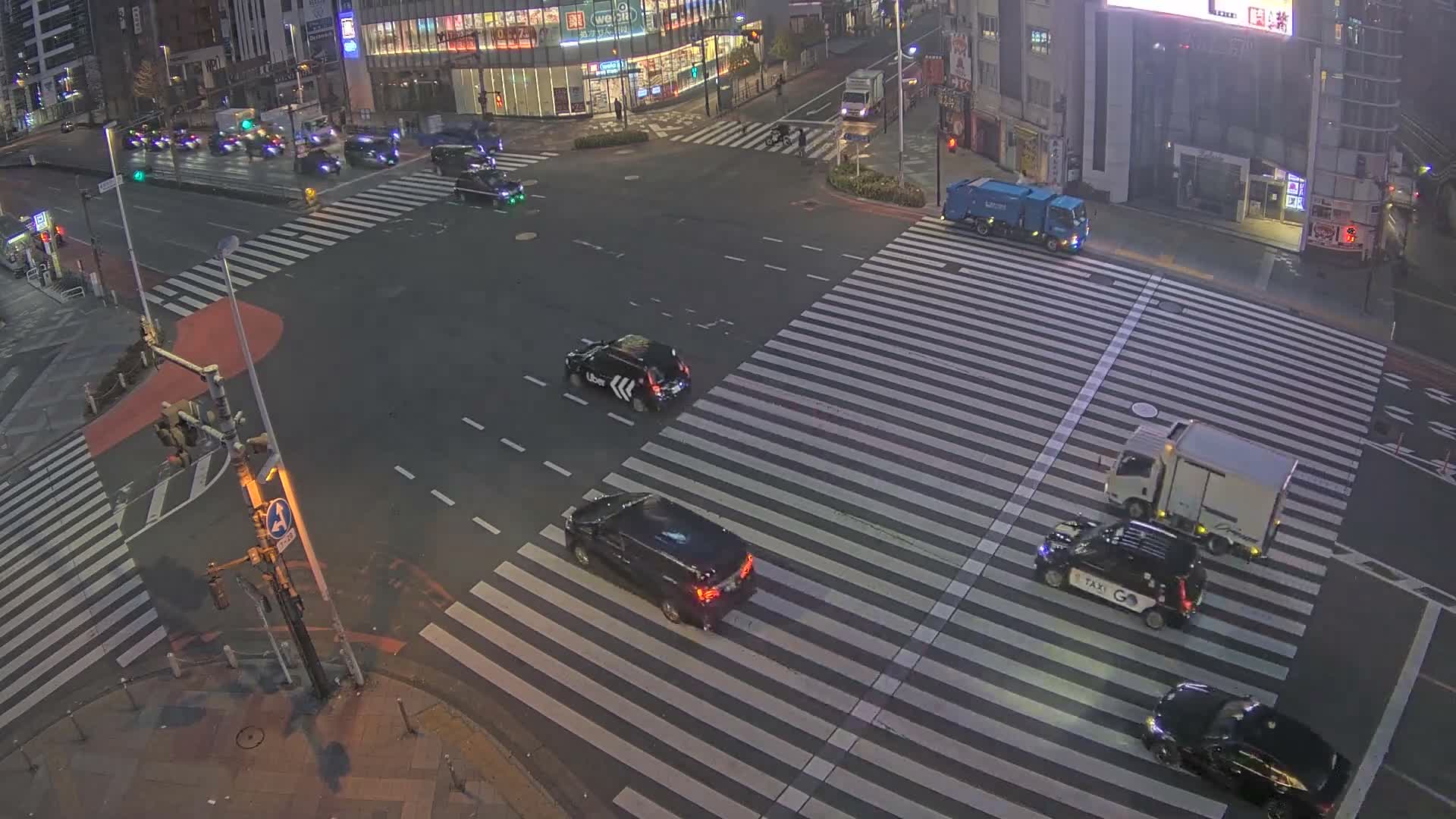 Tokyo, Shinjuku, Ome-kaido Avenue & Otakibashi-dori O Guard Intersection Scramble Crossing ( 東京 新宿青梅街道・小滝橋通り大ガード交差点スクランブル交差点) Live Cam  - Nishishinjuku, Shinjuku-ku, Tokyo, Kantō, Honshu, Japan