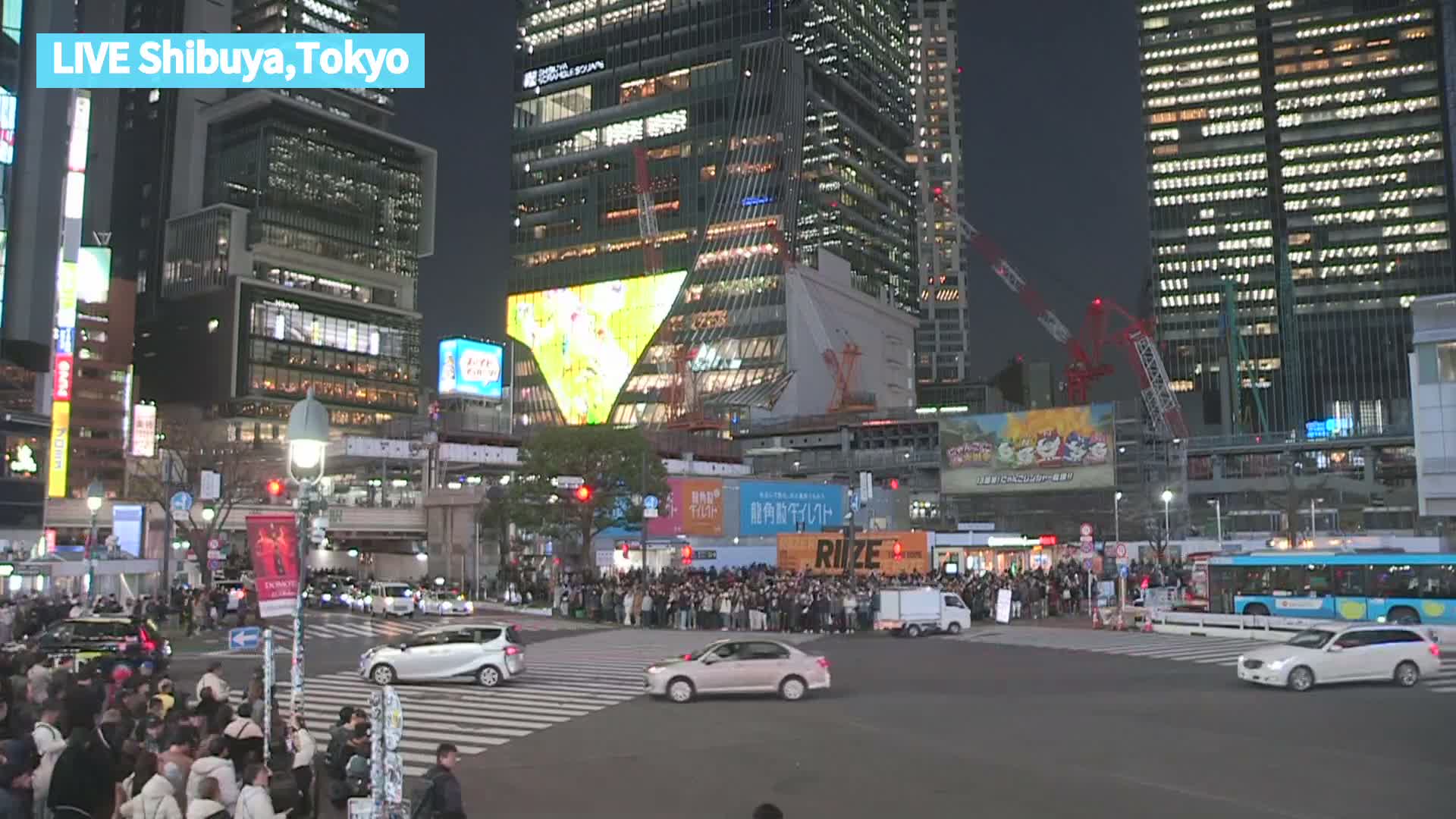 Tokyo, Shibuya Scramble Crossing at Hachiko Square & Koen Dori& Jingu-dori Street Junction ( 東京、渋谷スクランブル交差点ハチ公前広場＆公園通り＆神宮通りジャンクション )  Live Cam - Udagawacho, Shibuya-ku, Tokyo, Kantō, Honshu, Japan