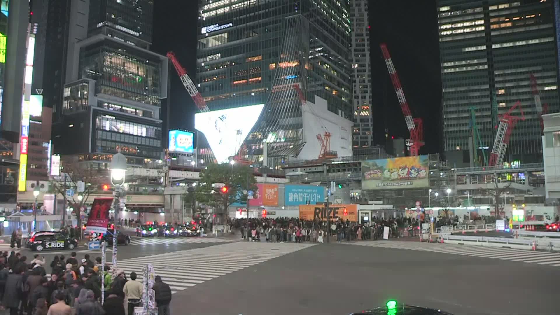 Tokyo, Shibuya Scramble Crossing at Hachiko Square & Koen Dori& Jingu-dori Street Junction ( 東京、渋谷スクランブル交差点ハチ公前広場＆公園通り＆神宮通りジャンクション )  Live Cam - Udagawacho, Shibuya-ku, Tokyo, Kantō, Honshu, Japan