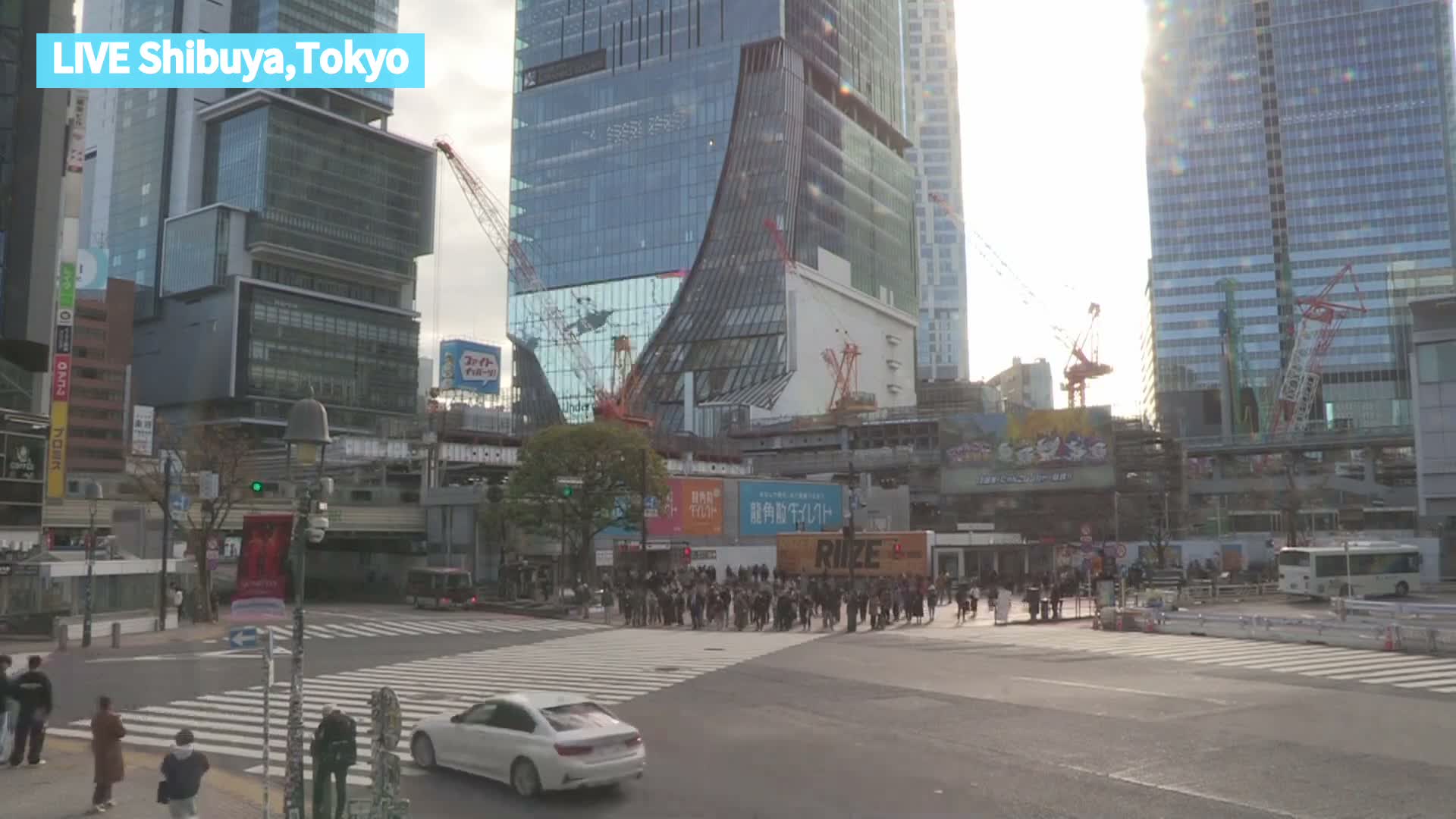 Tokyo, Shibuya Scramble Crossing at Hachiko Square & Koen Dori& Jingu-dori Street Junction ( 東京、渋谷スクランブル交差点ハチ公前広場＆公園通り＆神宮通りジャンクション )  Live Cam - Udagawacho, Shibuya-ku, Tokyo, Kantō, Honshu, Japan