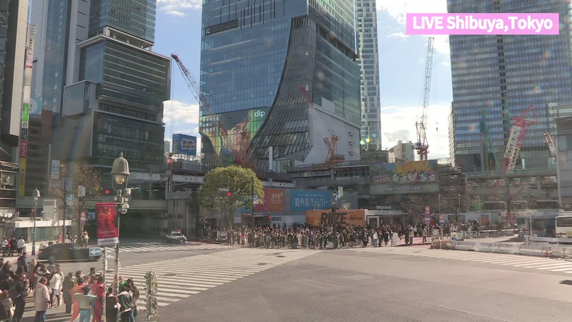 Tokyo, Shibuya Scramble Crossing at Hachiko Square & Koen Dori& Jingu-dori Street Junction ( 東京、渋谷スクランブル交差点ハチ公前広場＆公園通り＆神宮通りジャンクション )  Live Cam - Udagawacho, Shibuya-ku, Tokyo, Kantō, Honshu, Japan