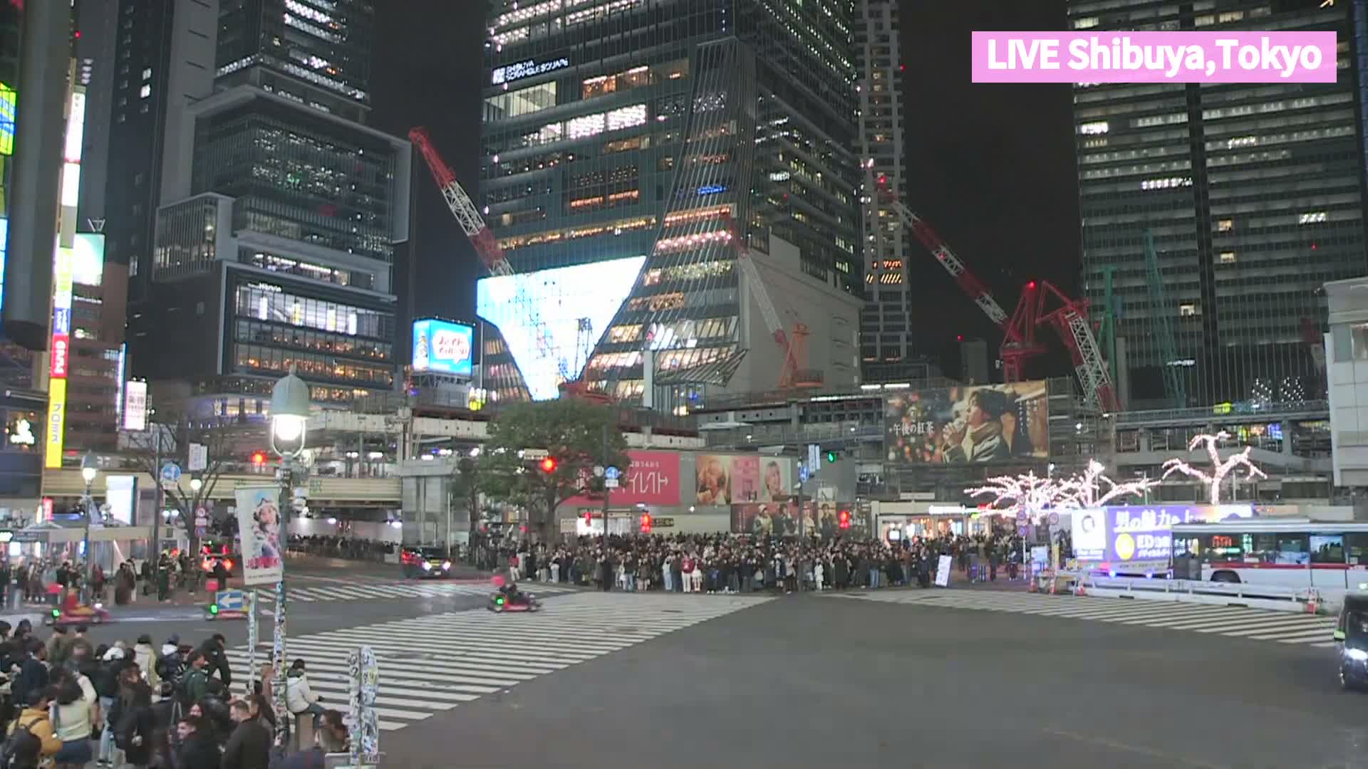 Tokyo, Shibuya Scramble Crossing at Hachiko Square & Koen Dori& Jingu-dori Street Junction ( 東京、渋谷スクランブル交差点ハチ公前広場＆公園通り＆神宮通りジャンクション )  Live Cam - Udagawacho, Shibuya-ku, Tokyo, Kantō, Honshu, Japan