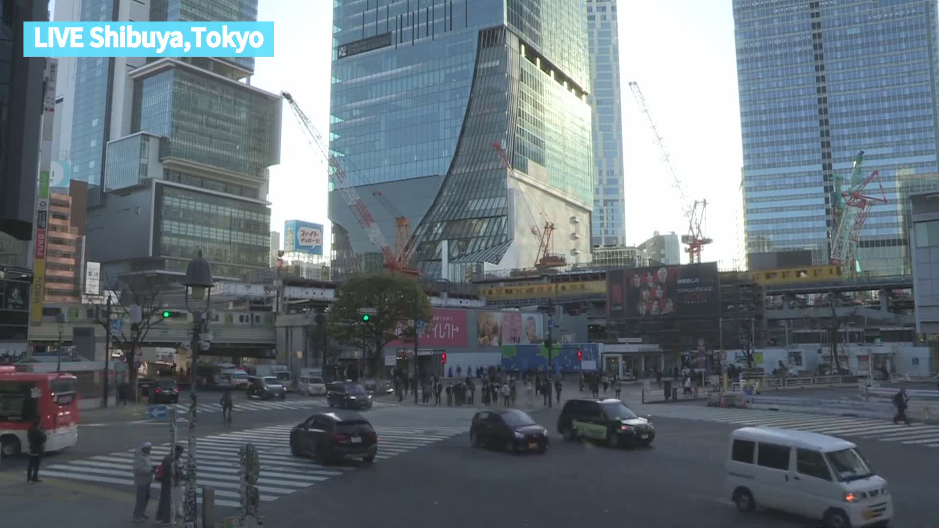 Tokyo, Shibuya Scramble Crossing at Hachiko Square & Koen Dori& Jingu-dori Street Junction ( 東京、渋谷スクランブル交差点ハチ公前広場＆公園通り＆神宮通りジャンクション )  Live Cam - Udagawacho, Shibuya-ku, Tokyo, Kantō, Honshu, Japan