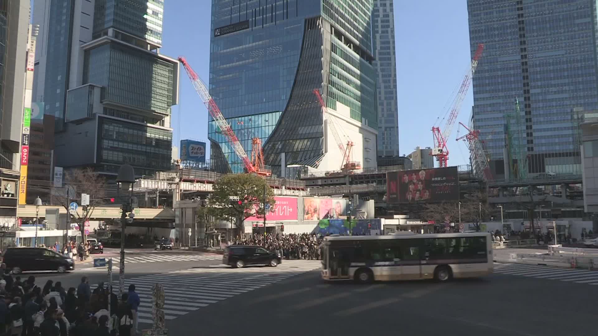 Tokyo, Shibuya Scramble Crossing at Hachiko Square & Koen Dori& Jingu-dori Street Junction ( 東京、渋谷スクランブル交差点ハチ公前広場＆公園通り＆神宮通りジャンクション )  Live Cam - Udagawacho, Shibuya-ku, Tokyo, Kantō, Honshu, Japan