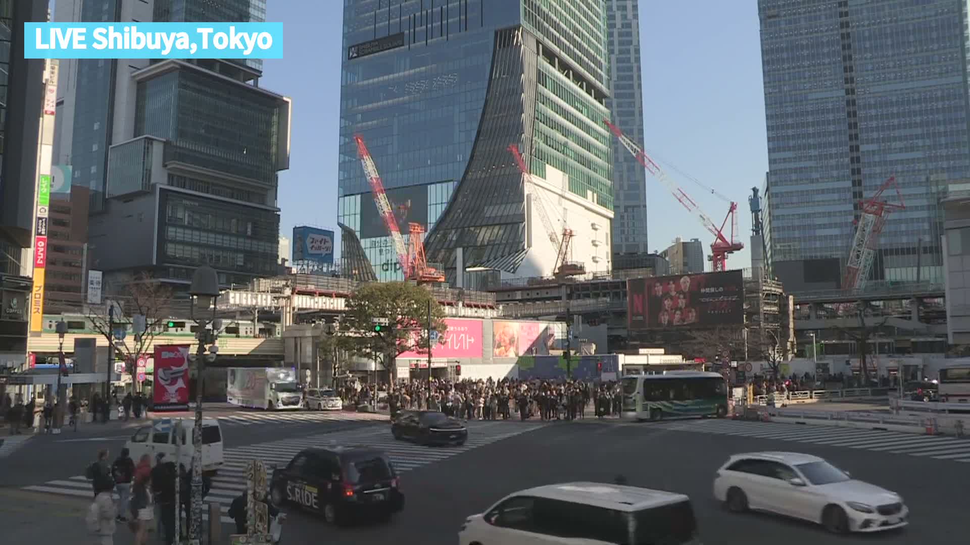 Tokyo, Shibuya Scramble Crossing at Hachiko Square & Koen Dori& Jingu-dori Street Junction ( 東京、渋谷スクランブル交差点ハチ公前広場＆公園通り＆神宮通りジャンクション )  Live Cam - Udagawacho, Shibuya-ku, Tokyo, Kantō, Honshu, Japan