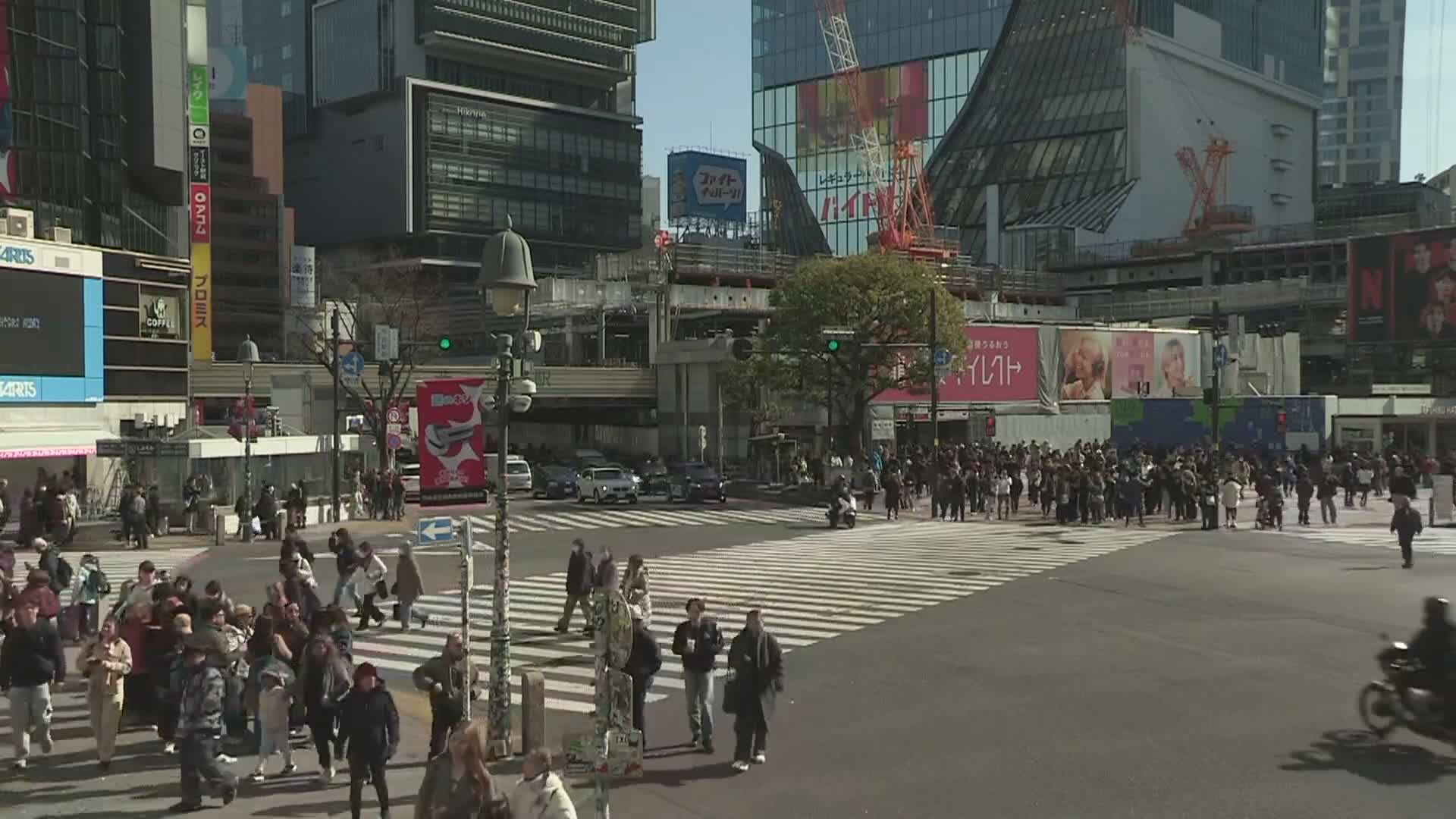 Tokyo, Shibuya Scramble Crossing at Hachiko Square & Koen Dori& Jingu-dori Street Junction ( 東京、渋谷スクランブル交差点ハチ公前広場＆公園通り＆神宮通りジャンクション )  Live Cam - Udagawacho, Shibuya-ku, Tokyo, Kantō, Honshu, Japan