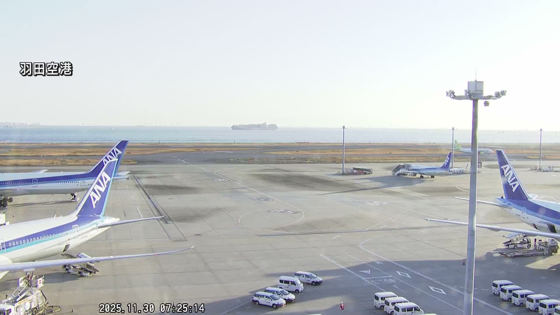 Tokyo Haneda International Airport  Terminal 2 towards North  ( 東京羽田空港 ) Live Cam HND/RJTT - Hanedakuko, Ōta-ku,Tokyo, Kantō, Honshu, Japan