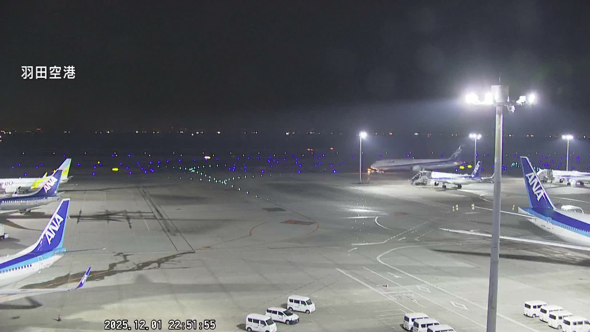 Tokyo Haneda International Airport  Terminal 2 towards North  ( 東京羽田空港 ) Live Cam HND/RJTT - Hanedakuko, Ōta-ku,Tokyo, Kantō, Honshu, Japan