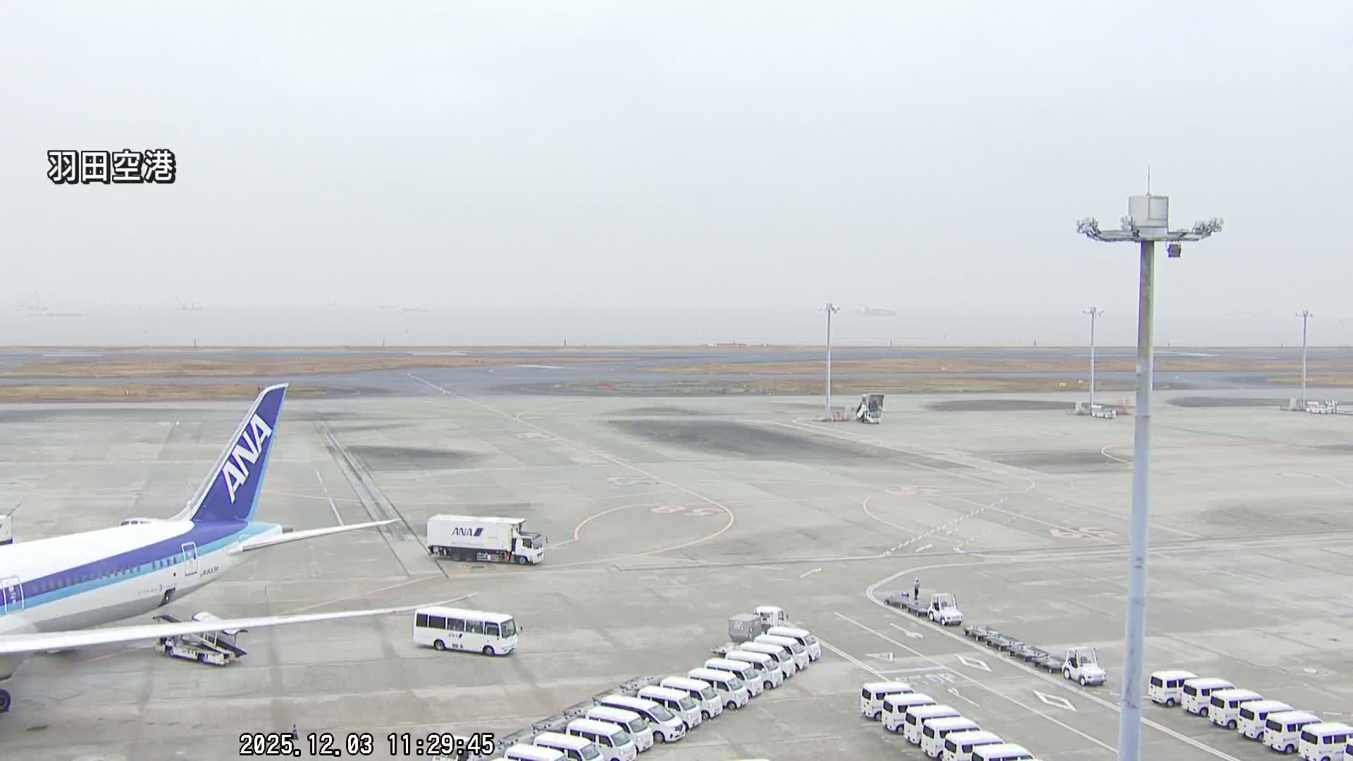 Tokyo Haneda International Airport  Terminal 2 towards North  ( 東京羽田空港 ) Live Cam HND/RJTT - Hanedakuko, Ōta-ku,Tokyo, Kantō, Honshu, Japan