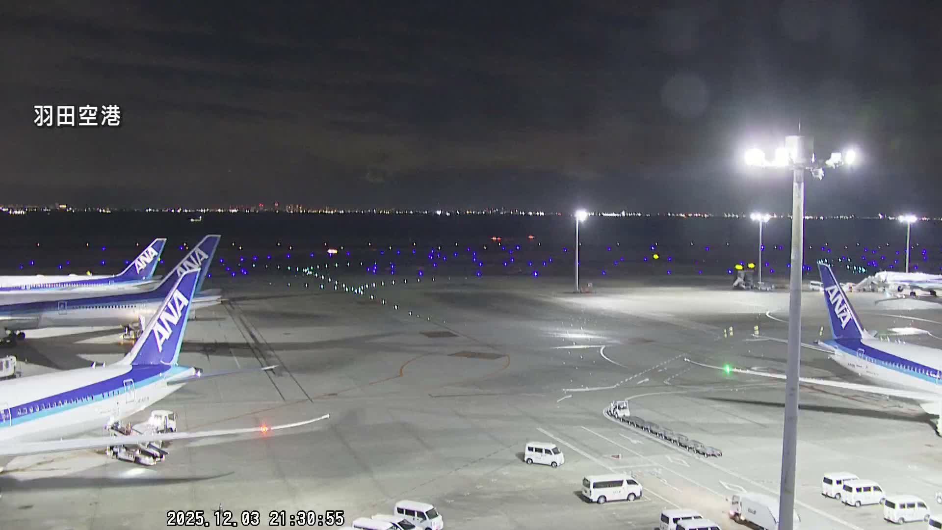 Tokyo Haneda International Airport  Terminal 2 towards North  ( 東京羽田空港 ) Live Cam HND/RJTT - Hanedakuko, Ōta-ku,Tokyo, Kantō, Honshu, Japan