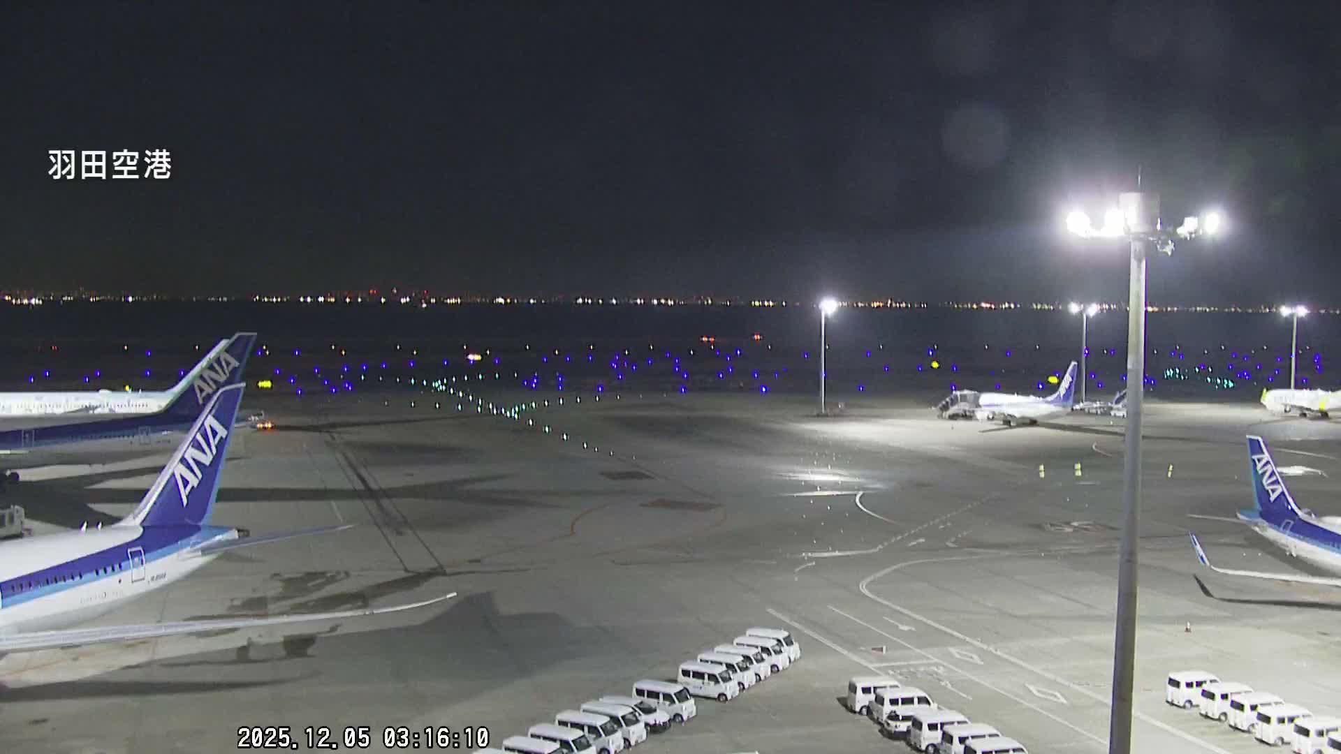 Tokyo Haneda International Airport  Terminal 2 towards North  ( 東京羽田空港 ) Live Cam HND/RJTT - Hanedakuko, Ōta-ku,Tokyo, Kantō, Honshu, Japan