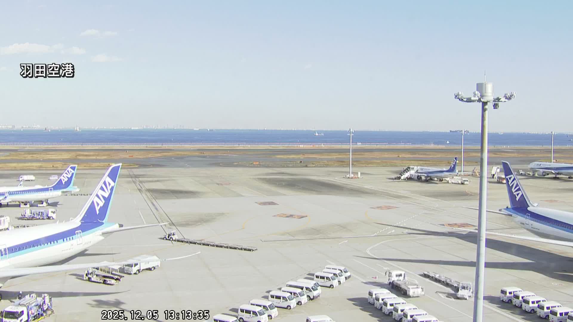 Tokyo Haneda International Airport  Terminal 2 towards North  ( 東京羽田空港 ) Live Cam HND/RJTT - Hanedakuko, Ōta-ku,Tokyo, Kantō, Honshu, Japan