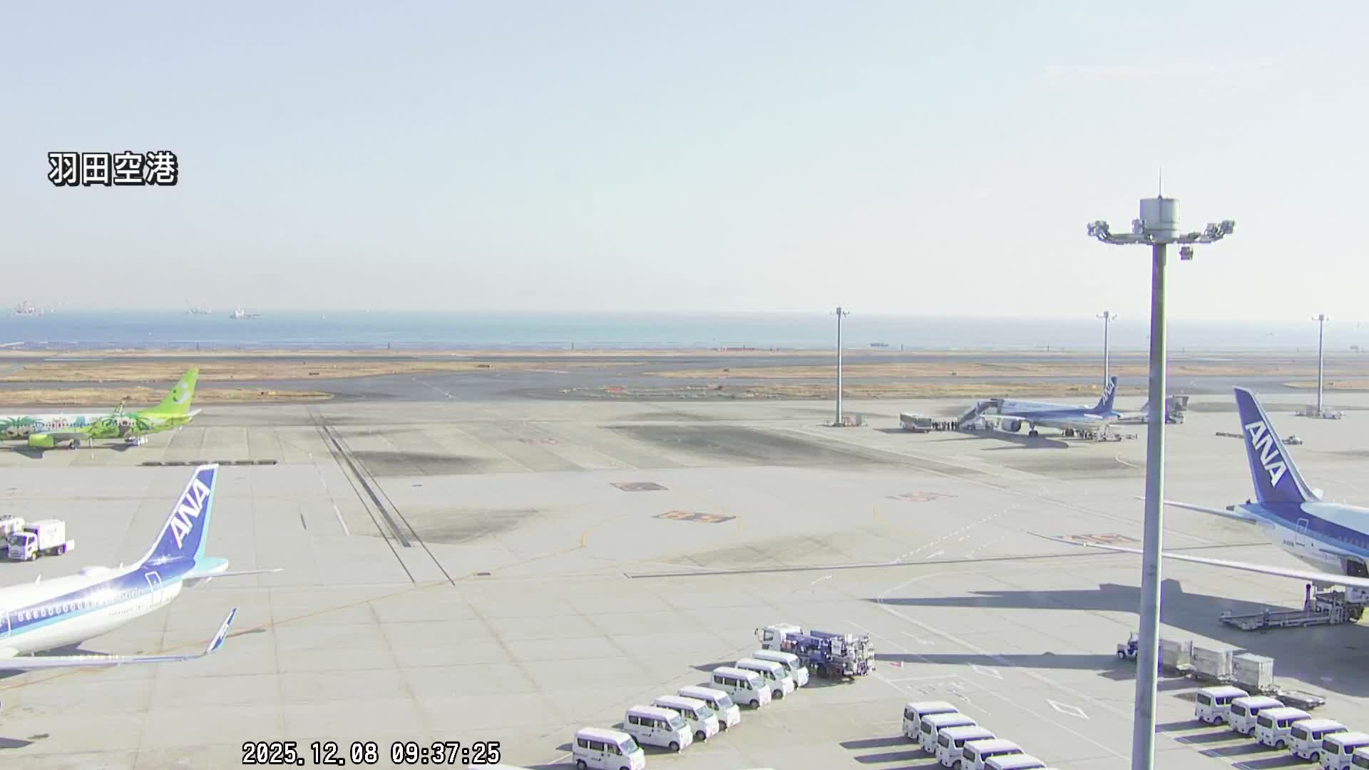 Tokyo Haneda International Airport  Terminal 2 towards North  ( 東京羽田空港 ) Live Cam HND/RJTT - Hanedakuko, Ōta-ku,Tokyo, Kantō, Honshu, Japan