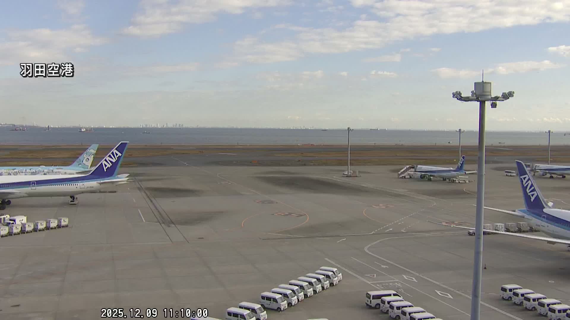 Tokyo Haneda International Airport  Terminal 2 towards North  ( 東京羽田空港 ) Live Cam HND/RJTT - Hanedakuko, Ōta-ku,Tokyo, Kantō, Honshu, Japan