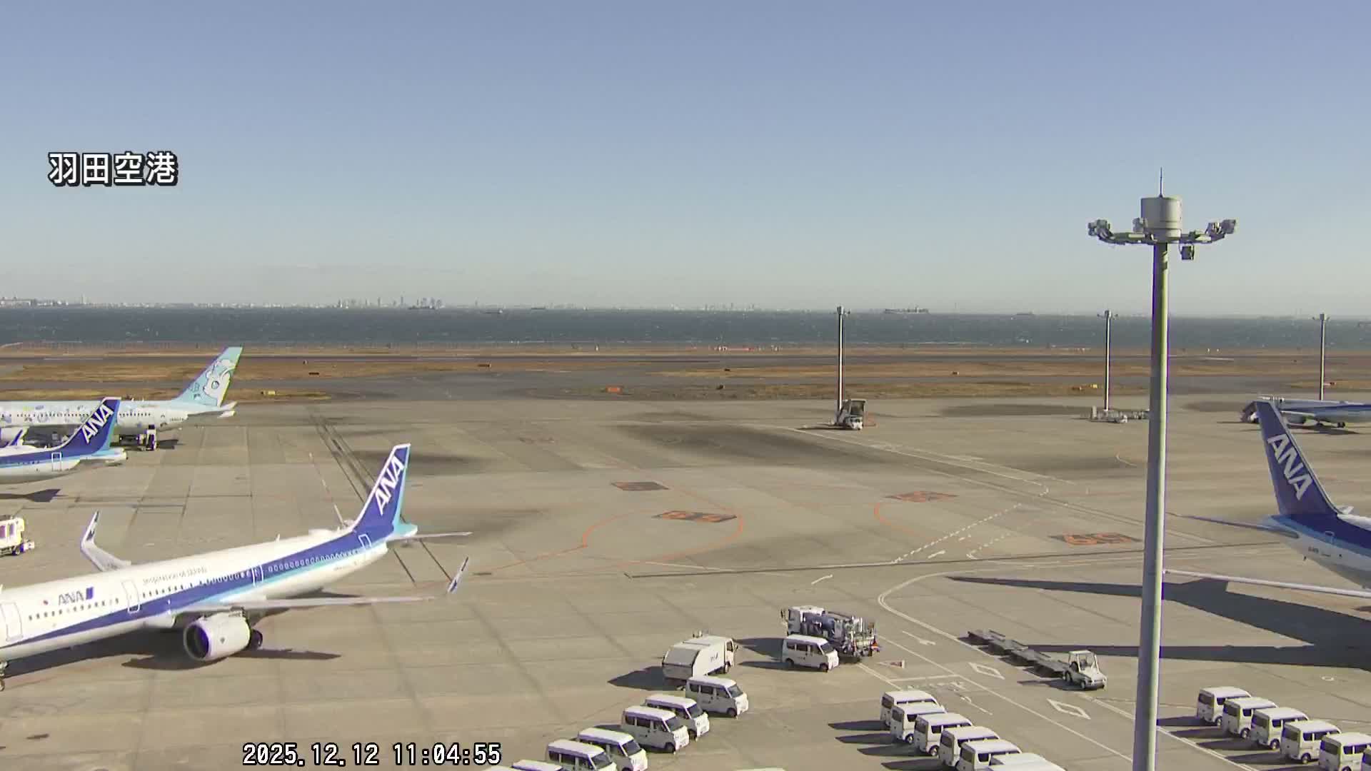 Tokyo Haneda International Airport  Terminal 2 towards North  ( 東京羽田空港 ) Live Cam HND/RJTT - Hanedakuko, Ōta-ku,Tokyo, Kantō, Honshu, Japan