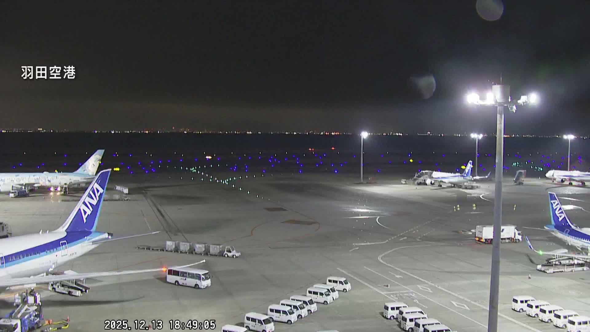 Tokyo Haneda International Airport  Terminal 2 towards North  ( 東京羽田空港 ) Live Cam HND/RJTT - Hanedakuko, Ōta-ku,Tokyo, Kantō, Honshu, Japan