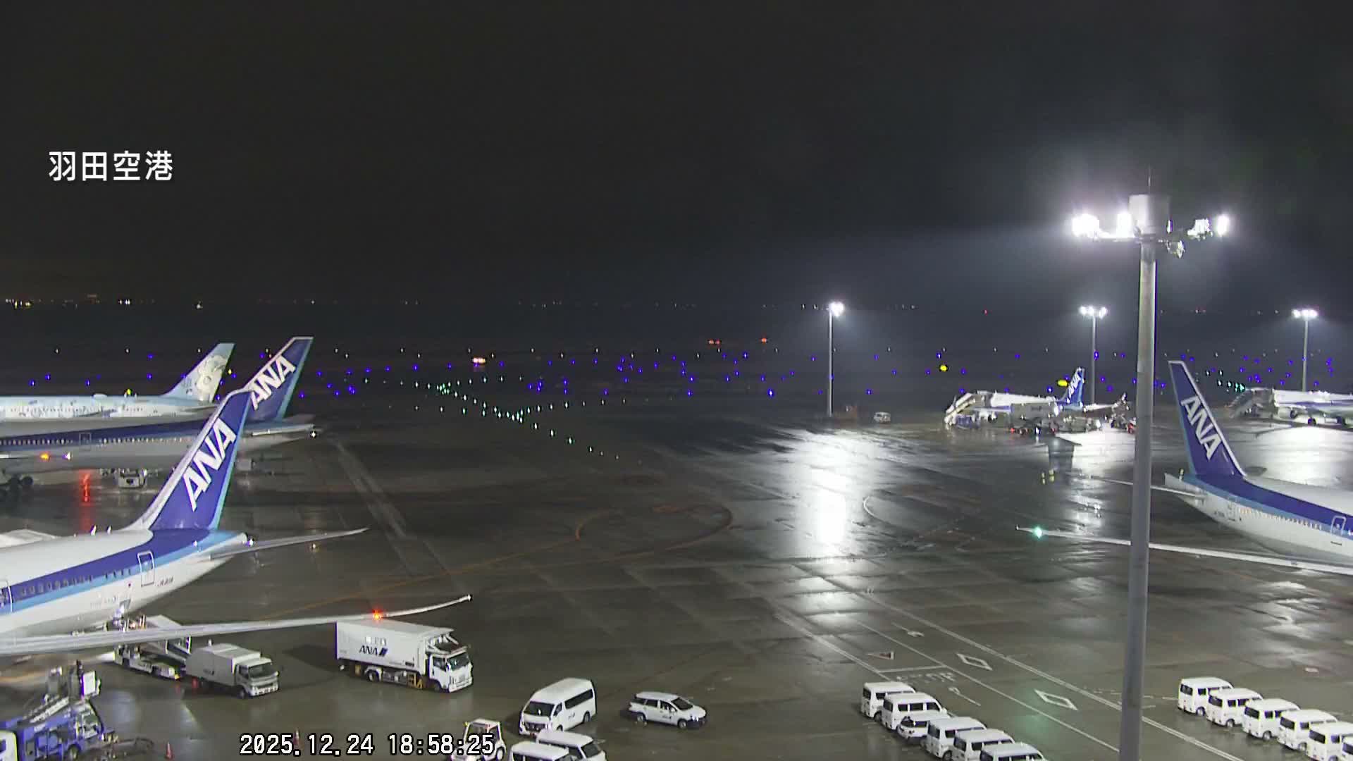 Tokyo Haneda International Airport  Terminal 2 towards North  ( 東京羽田空港 ) Live Cam HND/RJTT - Hanedakuko, Ōta-ku,Tokyo, Kantō, Honshu, Japan