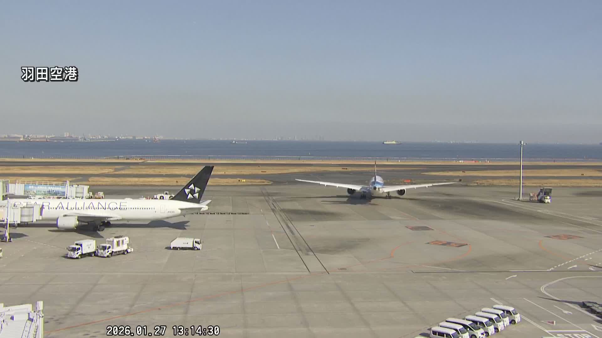 Tokyo Haneda International Airport  Terminal 2 towards North  ( 東京羽田空港 ) Live Cam HND/RJTT - Hanedakuko, Ōta-ku,Tokyo, Kantō, Honshu, Japan