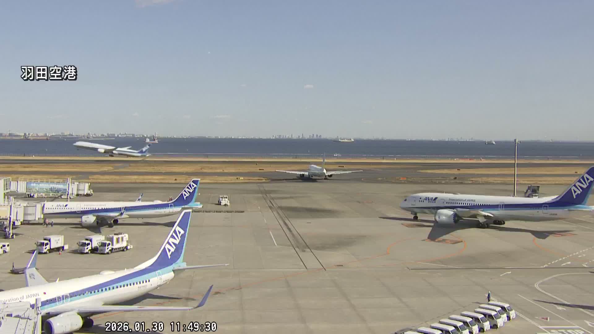 Tokyo Haneda International Airport  Terminal 2 towards North  ( 東京羽田空港 ) Live Cam HND/RJTT - Hanedakuko, Ōta-ku,Tokyo, Kantō, Honshu, Japan