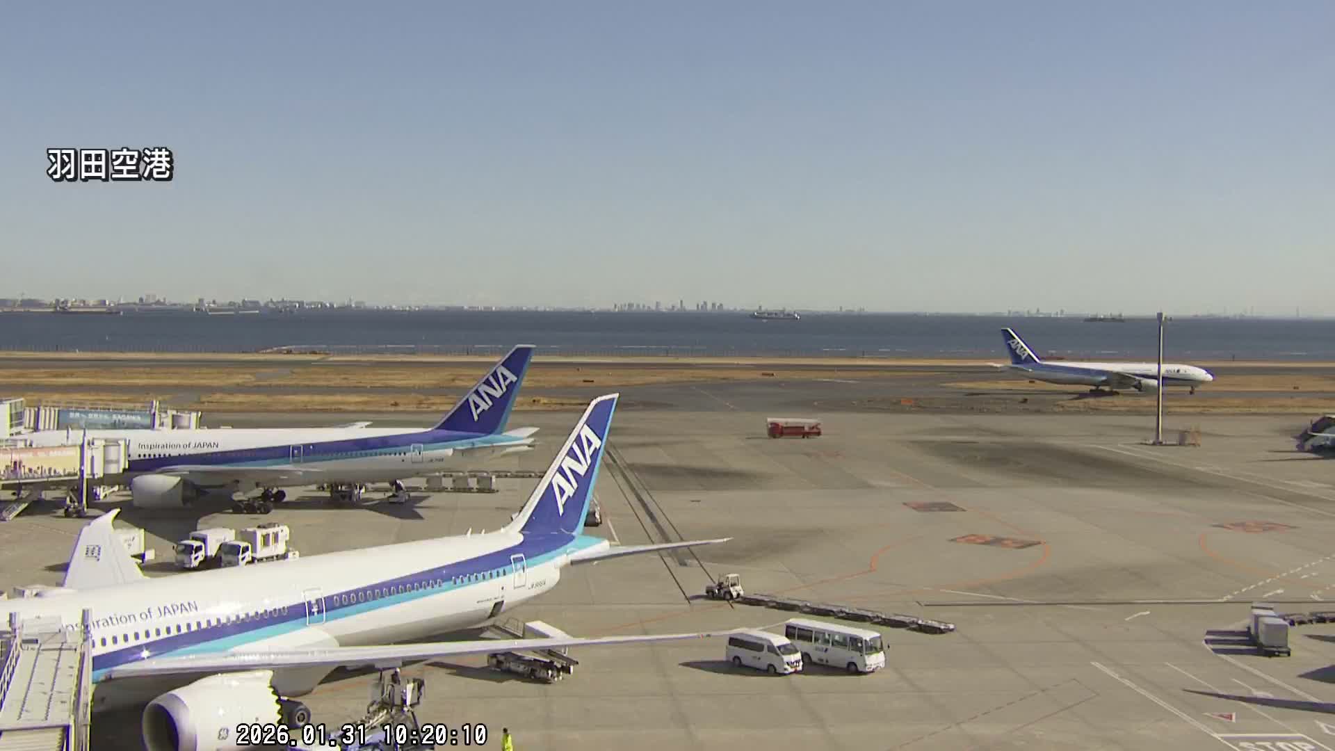 Tokyo Haneda International Airport  Terminal 2 towards North  ( 東京羽田空港 ) Live Cam HND/RJTT - Hanedakuko, Ōta-ku,Tokyo, Kantō, Honshu, Japan