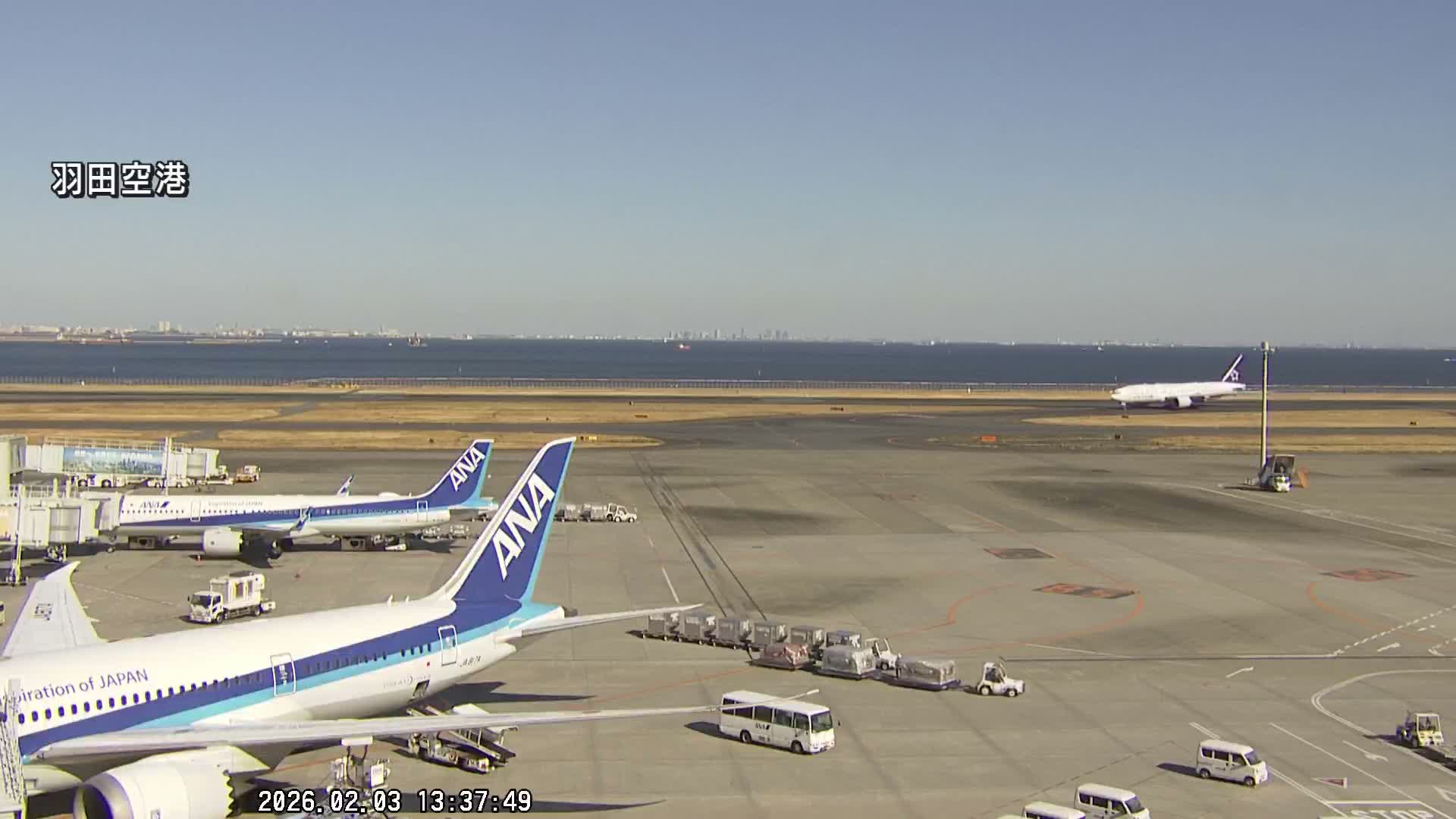 Tokyo Haneda International Airport  Terminal 2 towards North  ( 東京羽田空港 ) Live Cam HND/RJTT - Hanedakuko, Ōta-ku,Tokyo, Kantō, Honshu, Japan