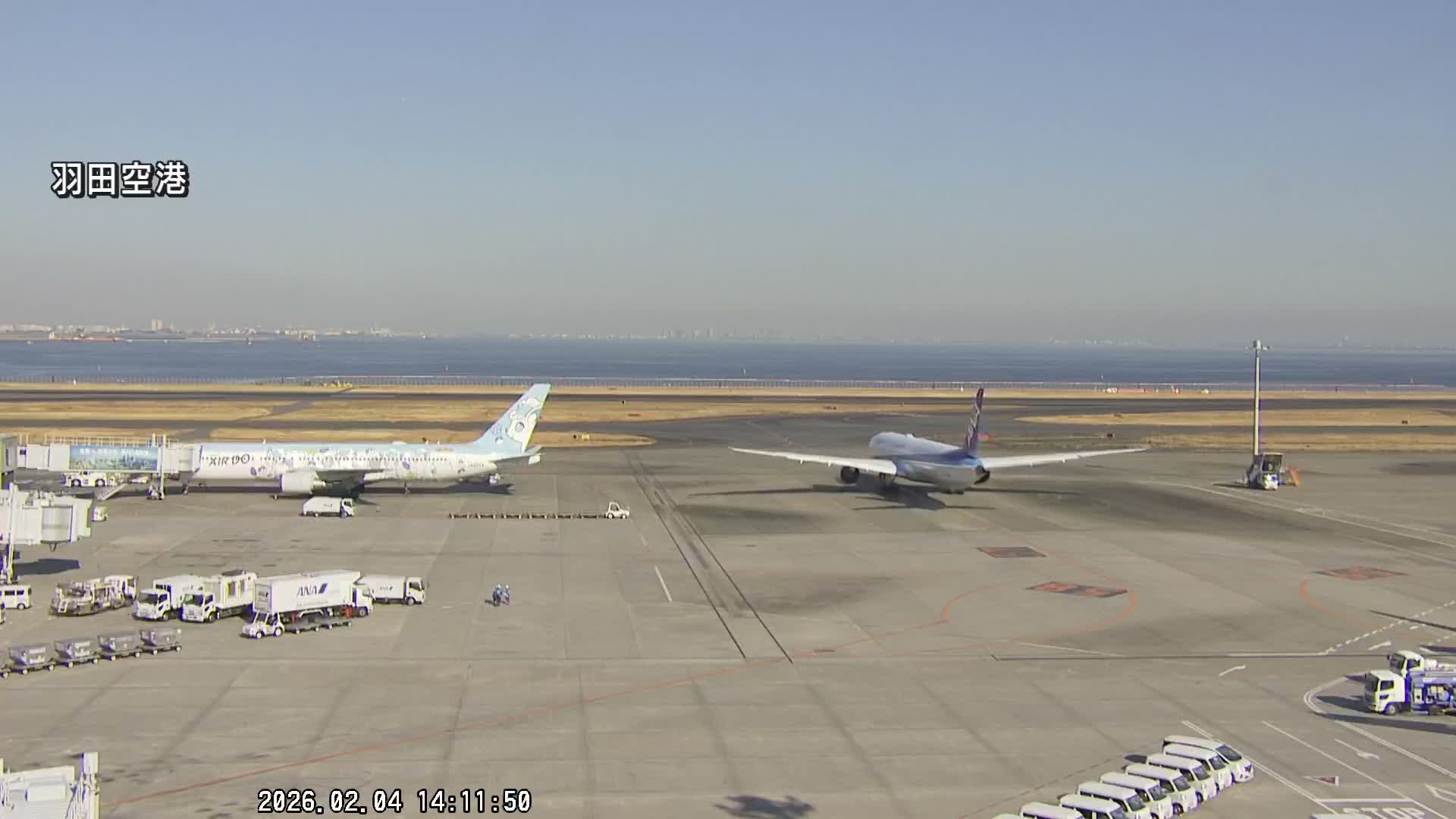 Tokyo Haneda International Airport  Terminal 2 towards North  ( 東京羽田空港 ) Live Cam HND/RJTT - Hanedakuko, Ōta-ku,Tokyo, Kantō, Honshu, Japan