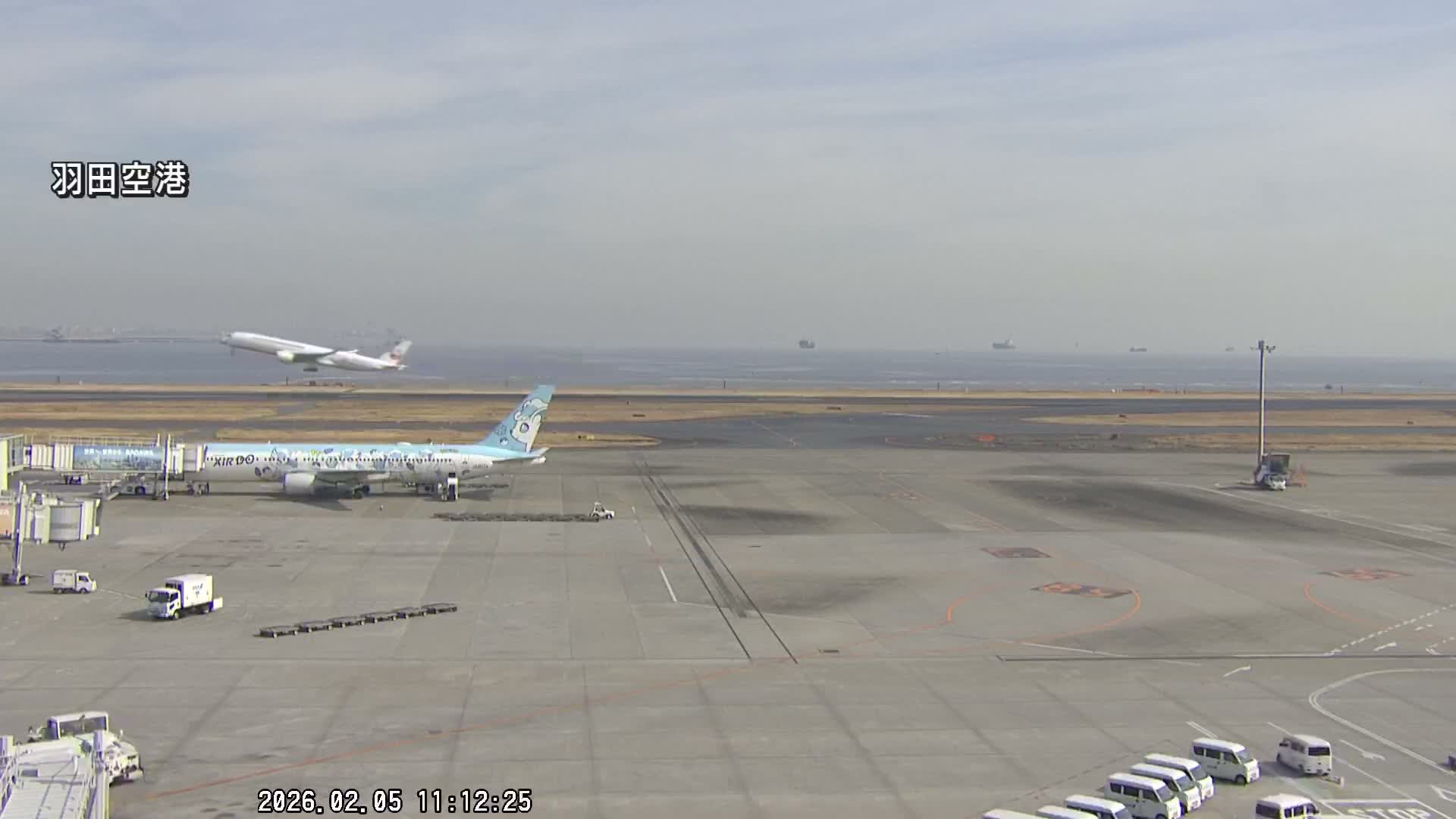 Tokyo Haneda International Airport  Terminal 2 towards North  ( 東京羽田空港 ) Live Cam HND/RJTT - Hanedakuko, Ōta-ku,Tokyo, Kantō, Honshu, Japan