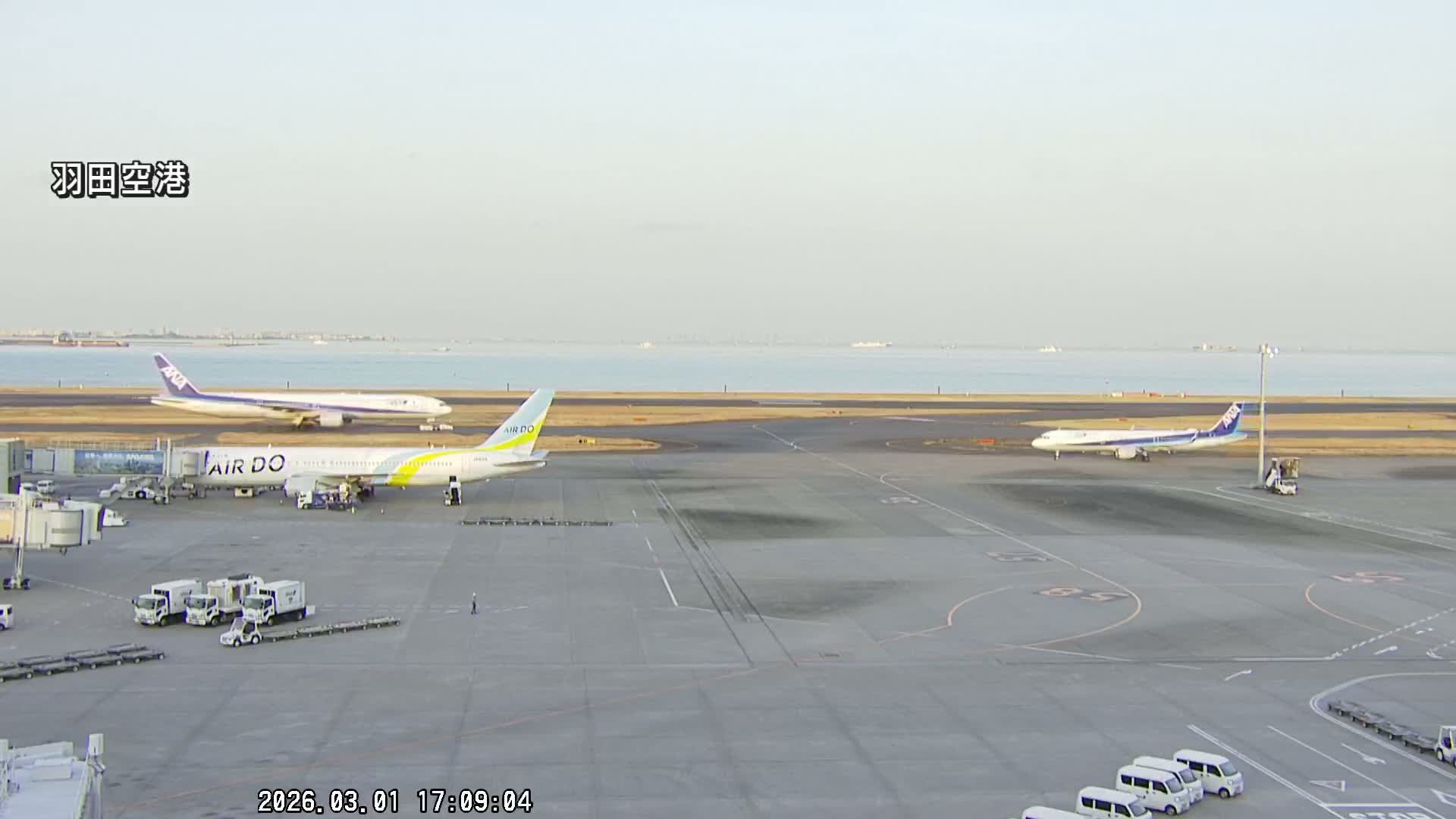 Tokyo Haneda International Airport  Terminal 2 towards North  ( 東京羽田空港 ) Live Cam HND/RJTT - Hanedakuko, Ōta-ku,Tokyo, Kantō, Honshu, Japan