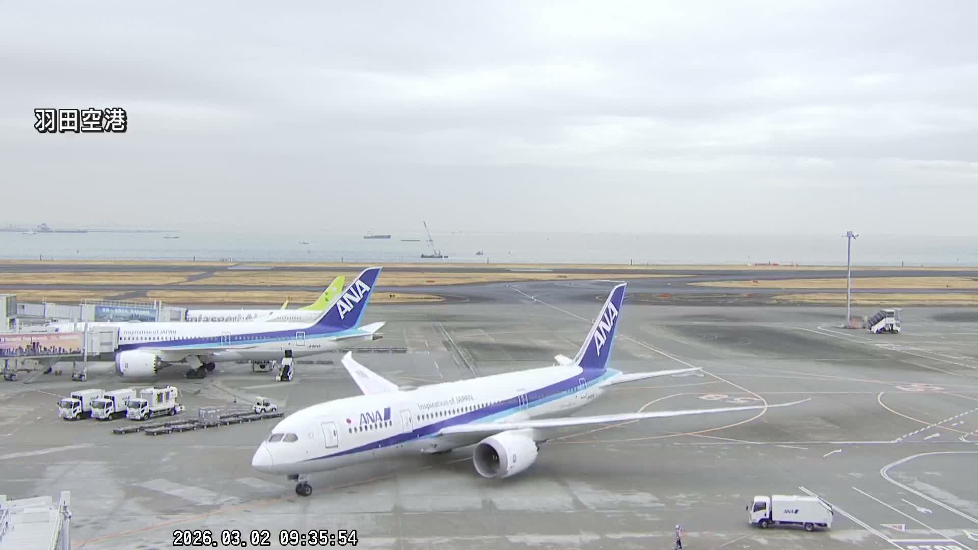 Tokyo Haneda International Airport  Terminal 2 towards North  ( 東京羽田空港 ) Live Cam HND/RJTT - Hanedakuko, Ōta-ku,Tokyo, Kantō, Honshu, Japan