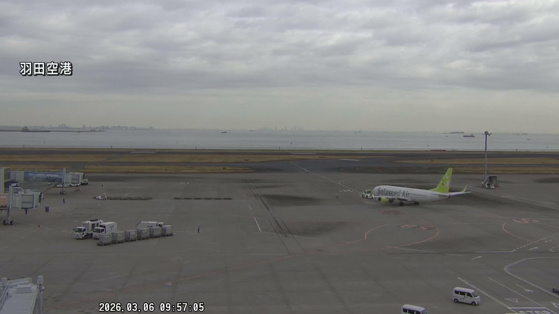 Tokyo Haneda International Airport  Terminal 2 towards North  ( 東京羽田空港 ) Live Cam HND/RJTT - Hanedakuko, Ōta-ku,Tokyo, Kantō, Honshu, Japan