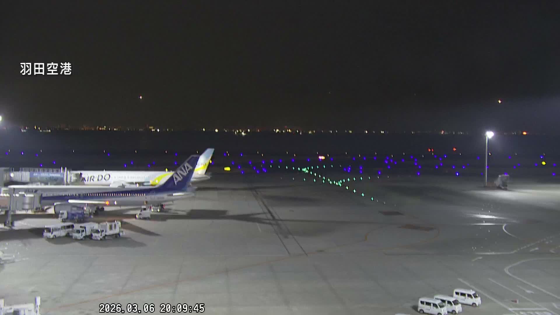 Tokyo Haneda International Airport  Terminal 2 towards North  ( 東京羽田空港 ) Live Cam HND/RJTT - Hanedakuko, Ōta-ku,Tokyo, Kantō, Honshu, Japan