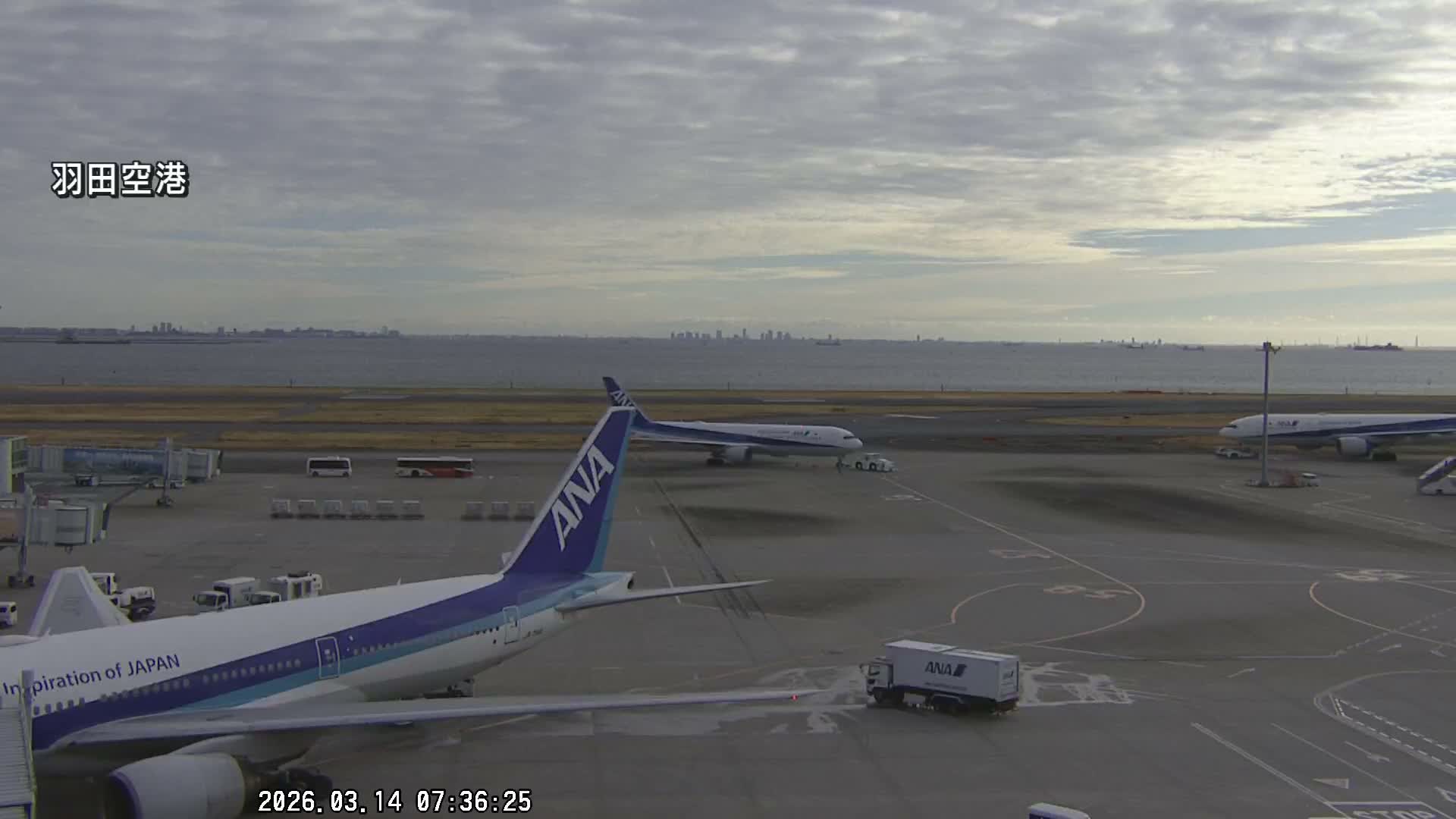 Tokyo Haneda International Airport  Terminal 2 towards North  ( 東京羽田空港 ) Live Cam HND/RJTT - Hanedakuko, Ōta-ku,Tokyo, Kantō, Honshu, Japan