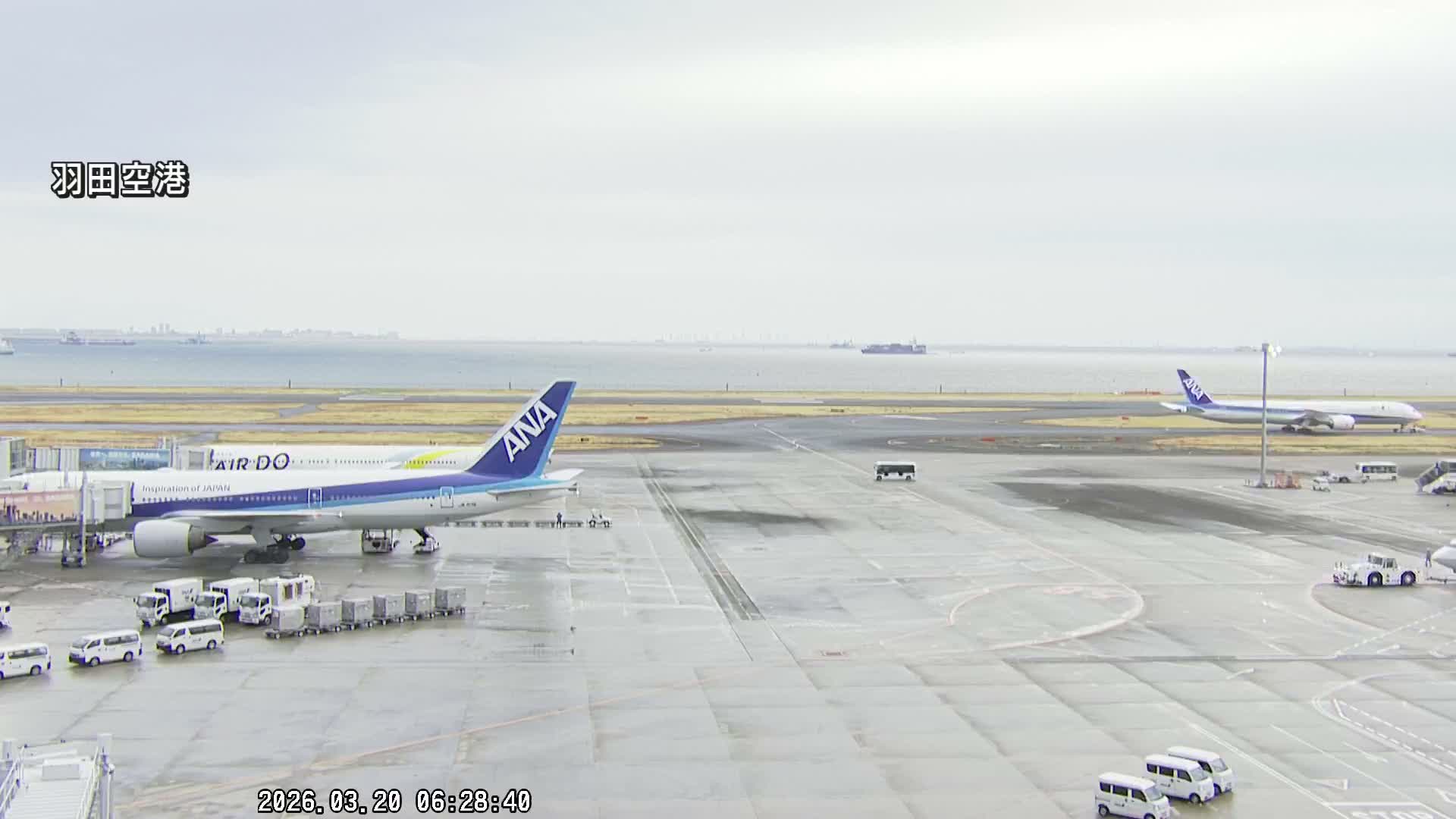 Tokyo Haneda International Airport  Terminal 2 towards North  ( 東京羽田空港 ) Live Cam HND/RJTT - Hanedakuko, Ōta-ku,Tokyo, Kantō, Honshu, Japan