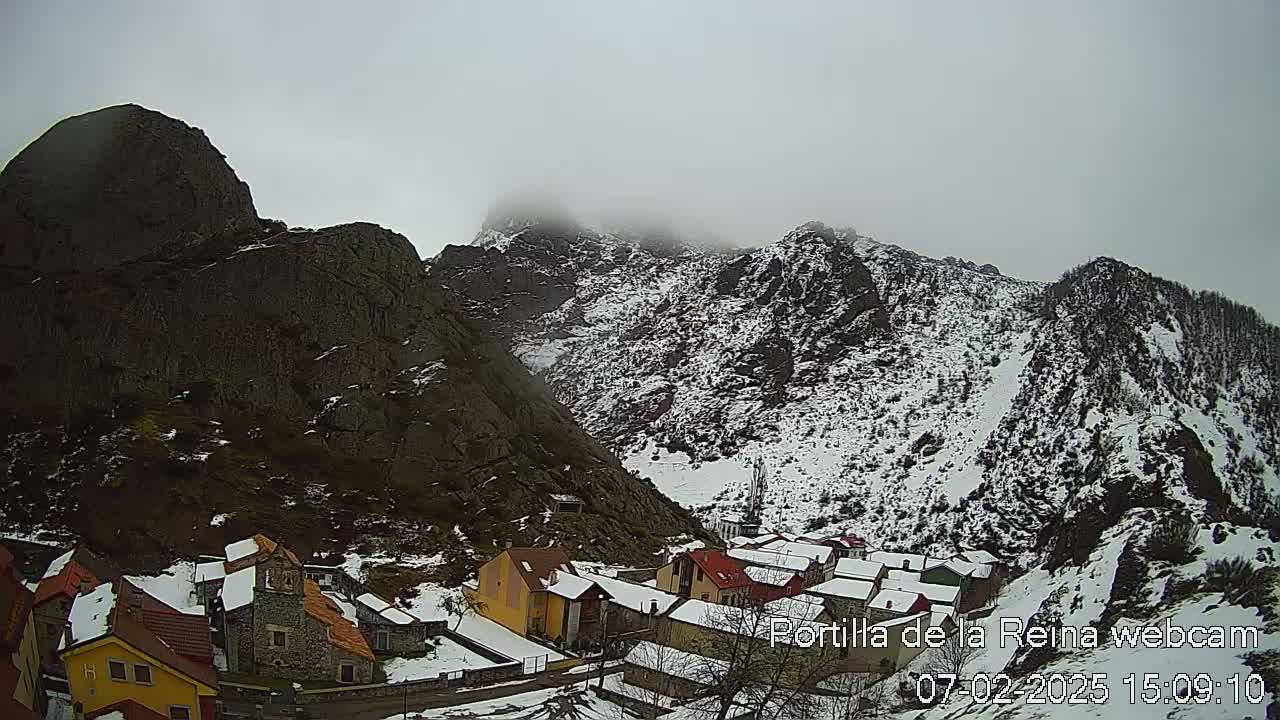 Picos de Europa National Park from Portilla de la Reina Village Live Cam - León, Castila&Leon, Spain