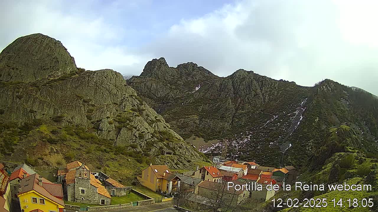 Picos de Europa National Park from Portilla de la Reina Village Live Cam - León, Castila&Leon, Spain
